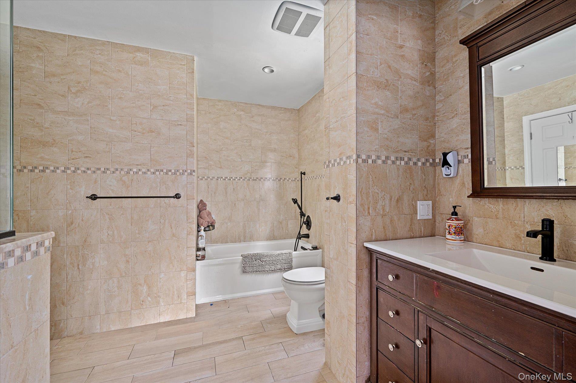 #18 photo, 1361 Boxwood Drive, ナッソー郡 Hewlett Harbor , NY 11557