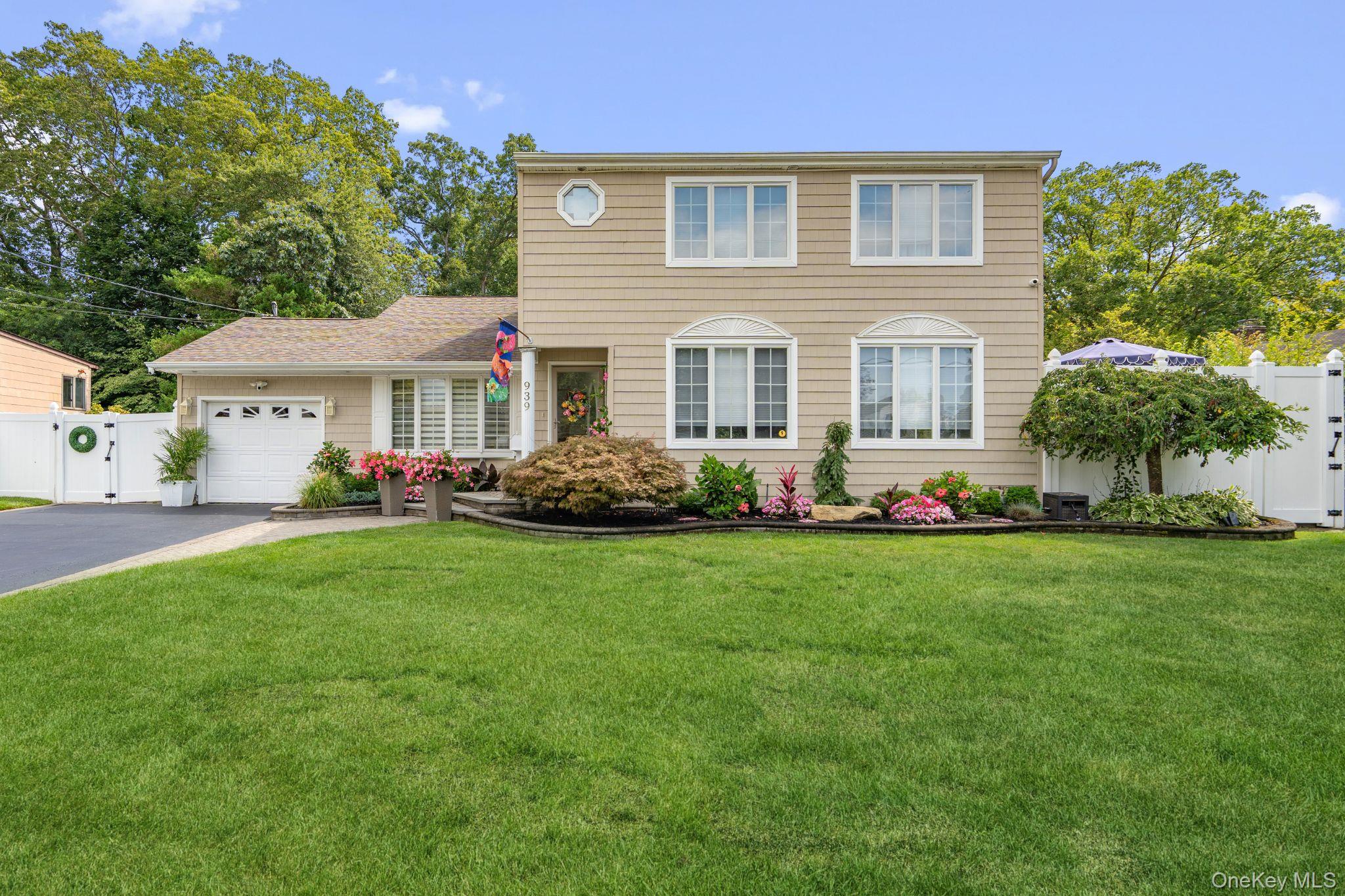 #1 photo, 939 Manor Lane, Bay Shore , NY 11706