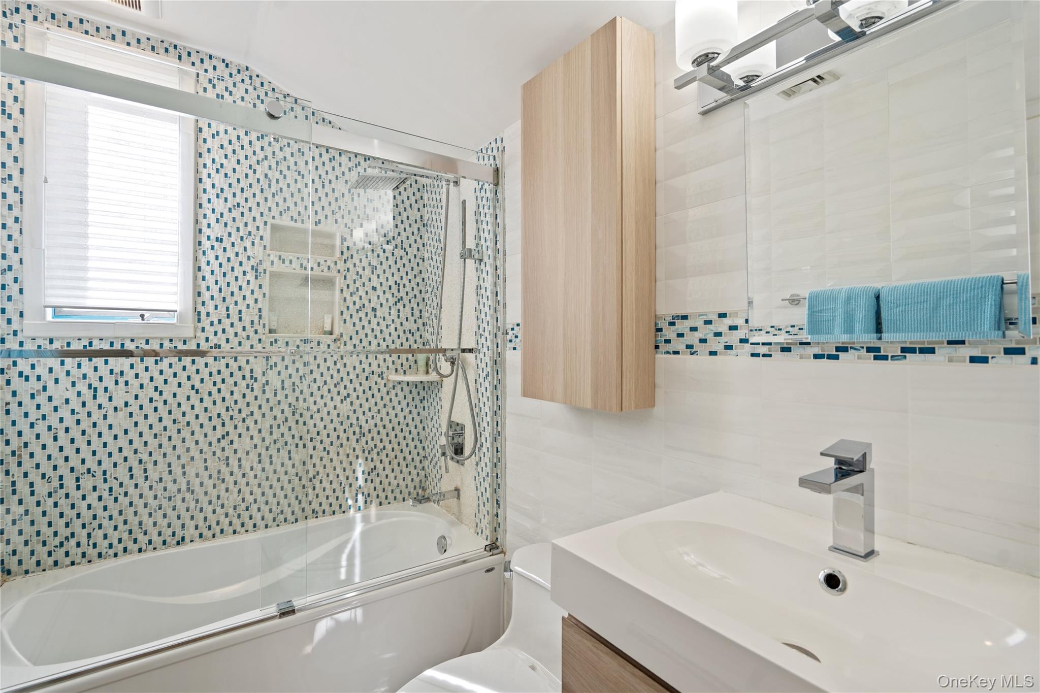 #18 photo, 939 Manor Lane, Bay Shore , NY 11706