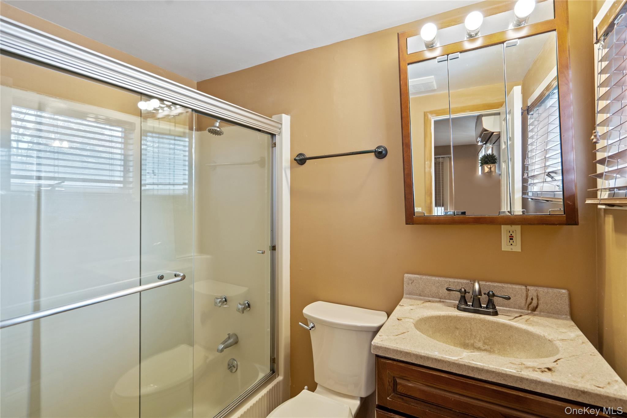 #19 photo, 939 Manor Lane, Bay Shore , NY 11706