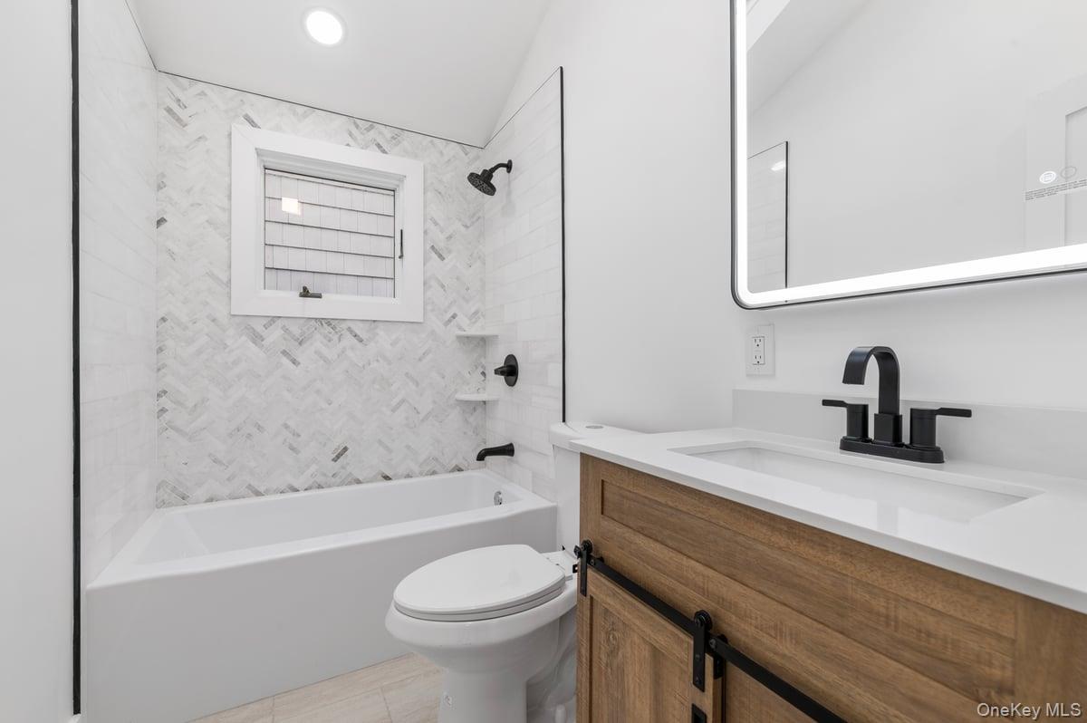 #13 photo, 873 S 7th Street, Lindenhurst , NY 11757