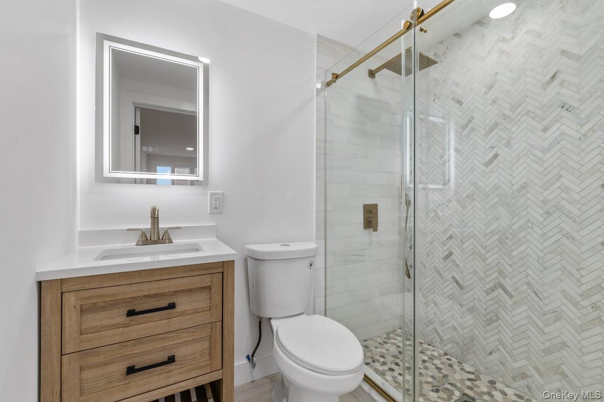 #17 photo, 873 S 7th Street, Lindenhurst , NY 11757