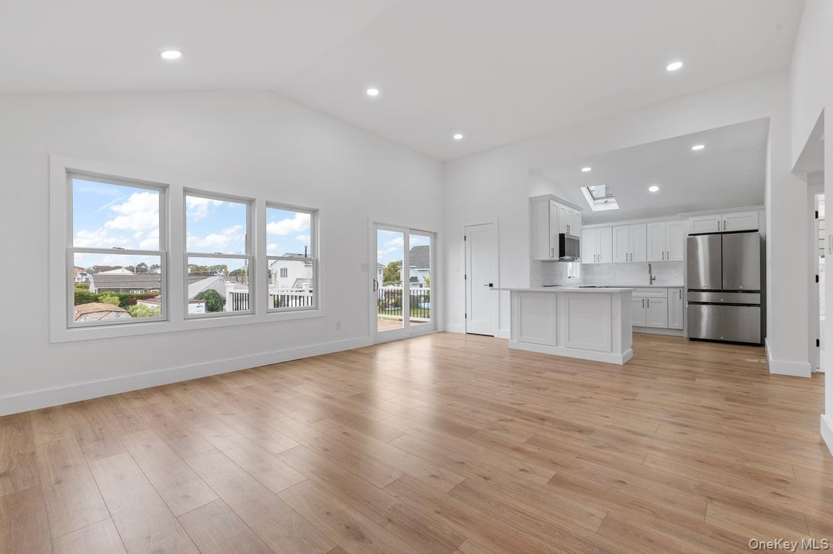 #5 photo, 873 S 7th Street, Lindenhurst , NY 11757