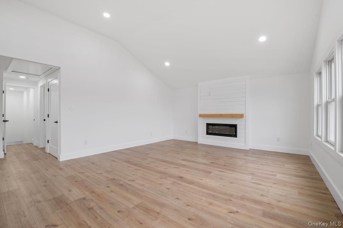 #7 photo, 873 S 7th Street, Lindenhurst , NY 11757