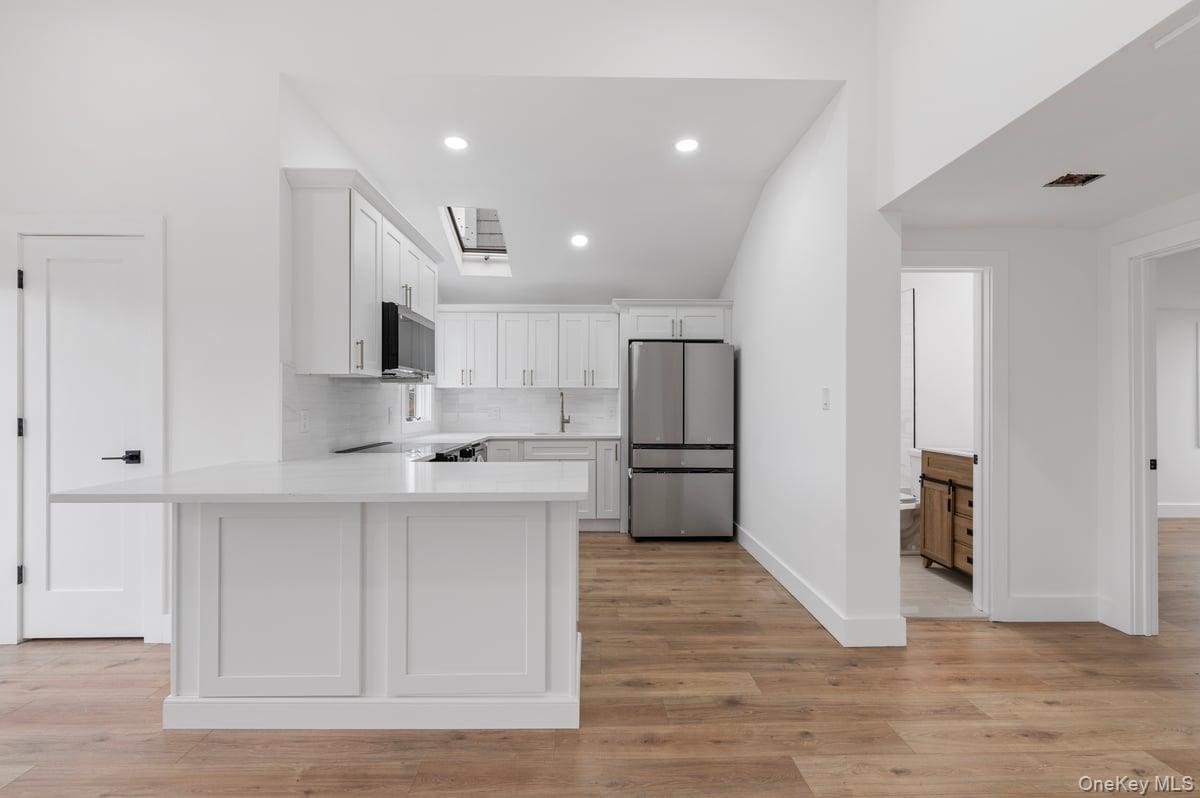 #8 photo, 873 S 7th Street, Lindenhurst , NY 11757