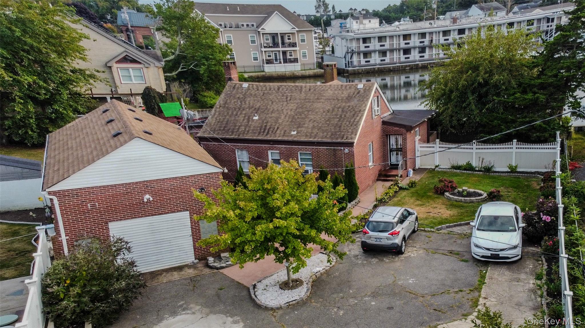 #12 photo, 166 Cedar Court, Copiague , NY 11726