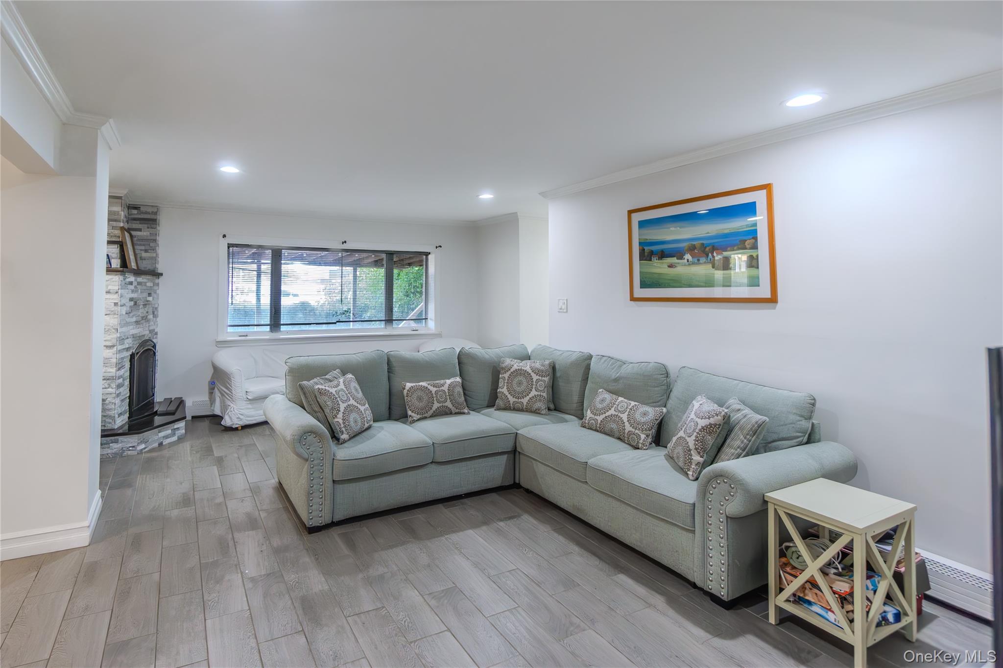 #4 photo, 166 Cedar Court, Copiague , NY 11726