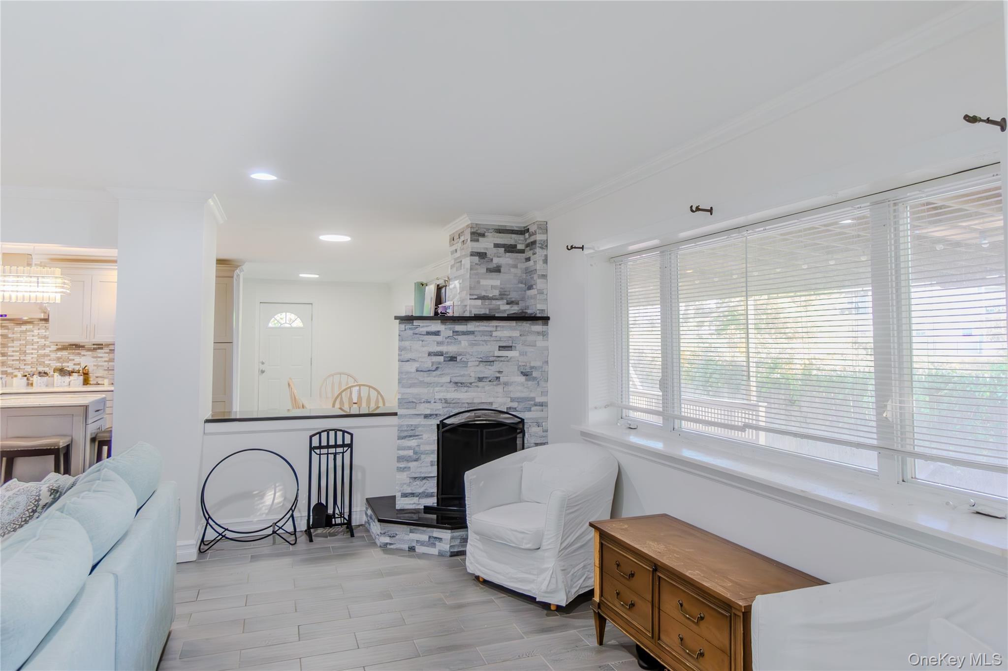 #7 photo, 166 Cedar Court, Copiague , NY 11726