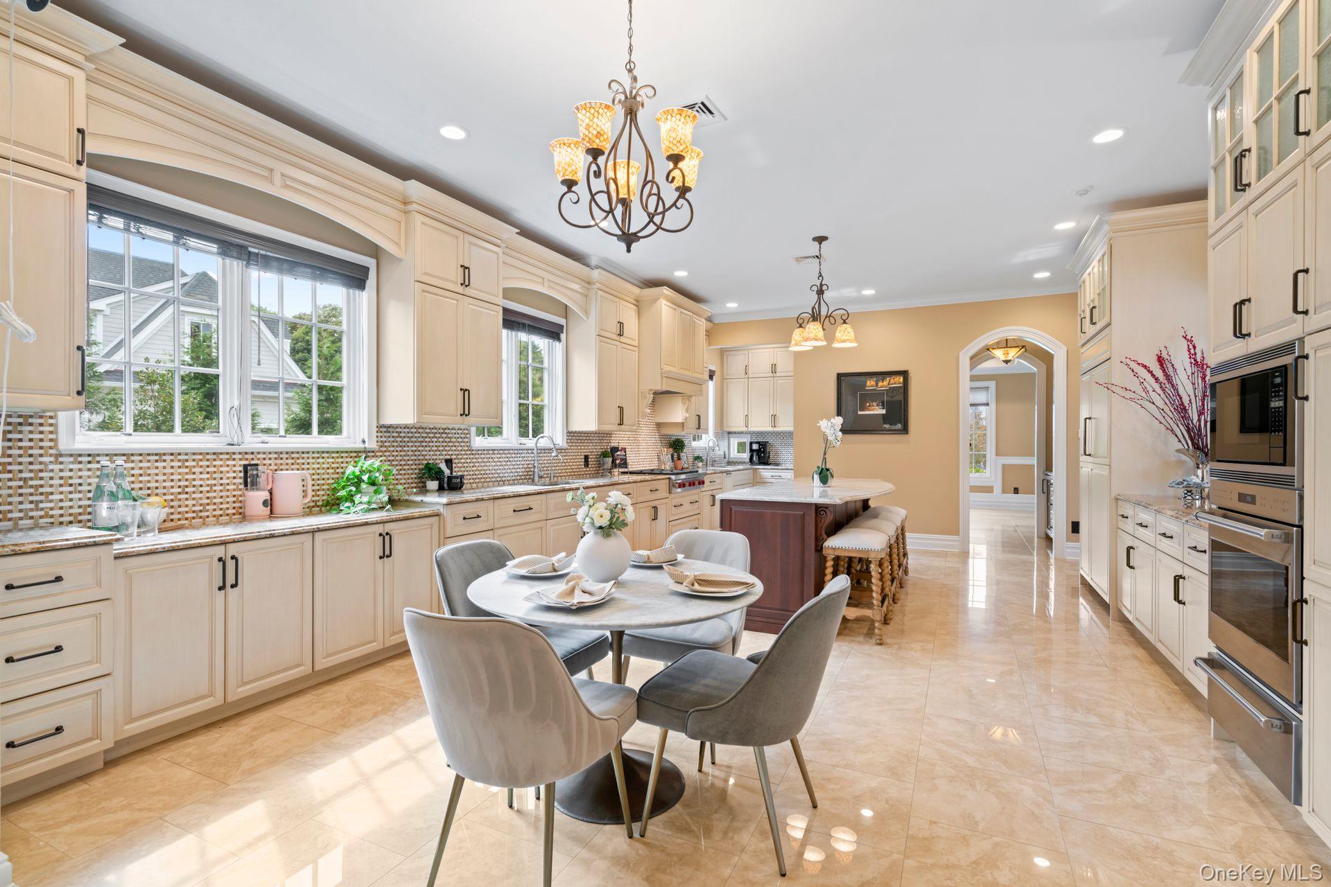 #12 photo, 11 Buckingham Court, Muttontown , NY 11791