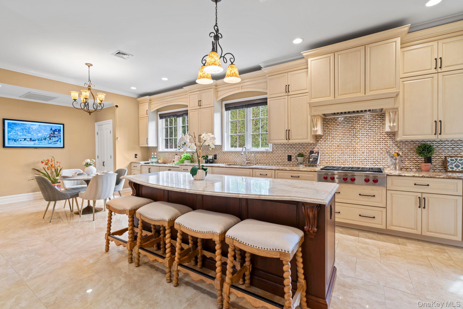 #18 photo, 11 Buckingham Court, Muttontown , NY 11791