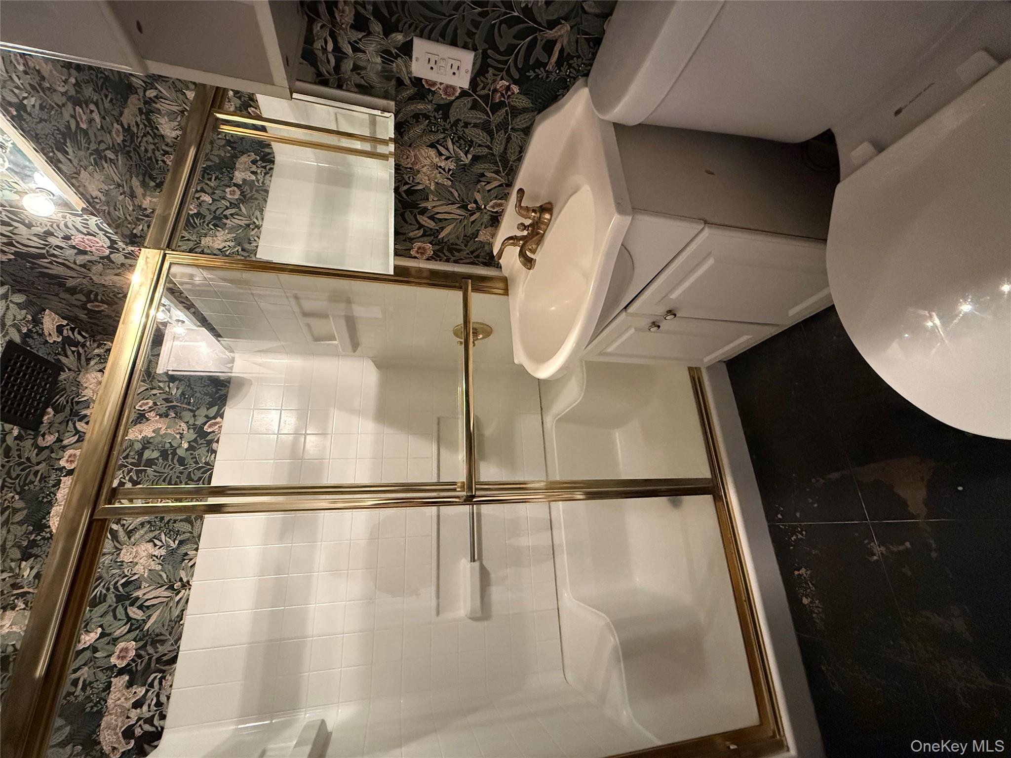 #2 photo, 15 Canterbury Road, Great Neck , NY 11021