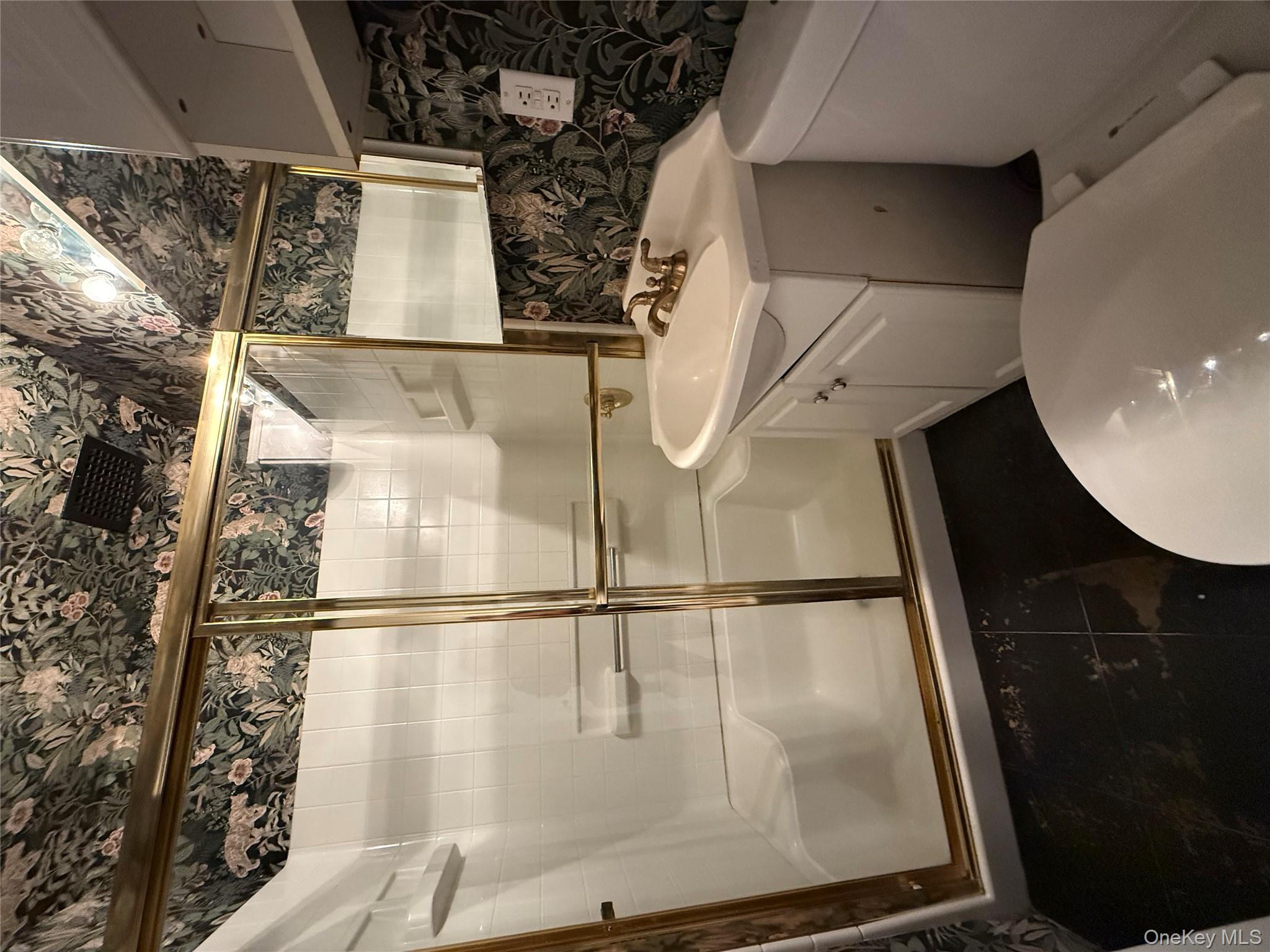 #3 photo, 15 Canterbury Road, Great Neck , NY 11021