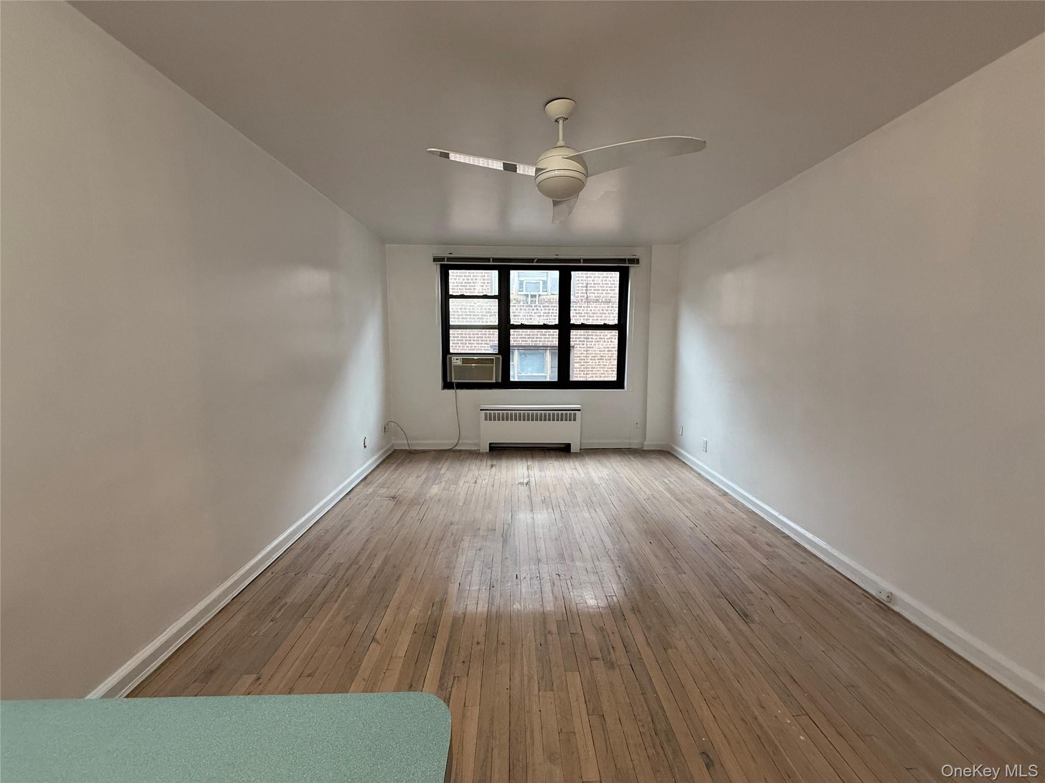 #4 photo, 15 Canterbury Road, Great Neck , NY 11021