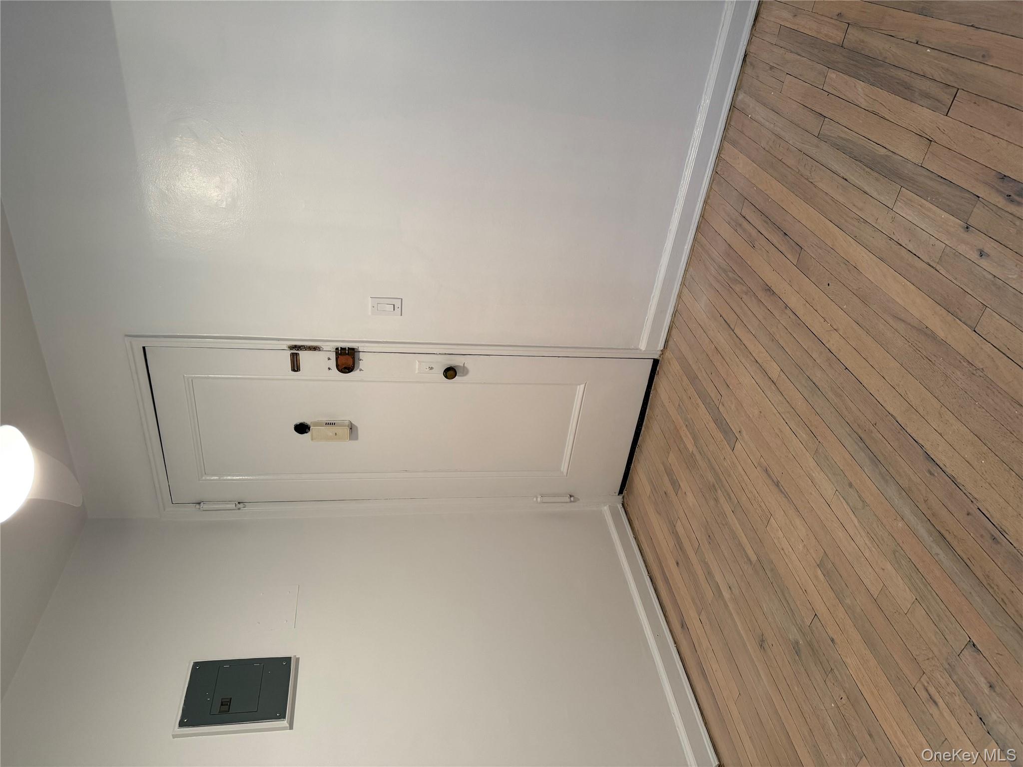 #5 photo, 15 Canterbury Road, Great Neck , NY 11021