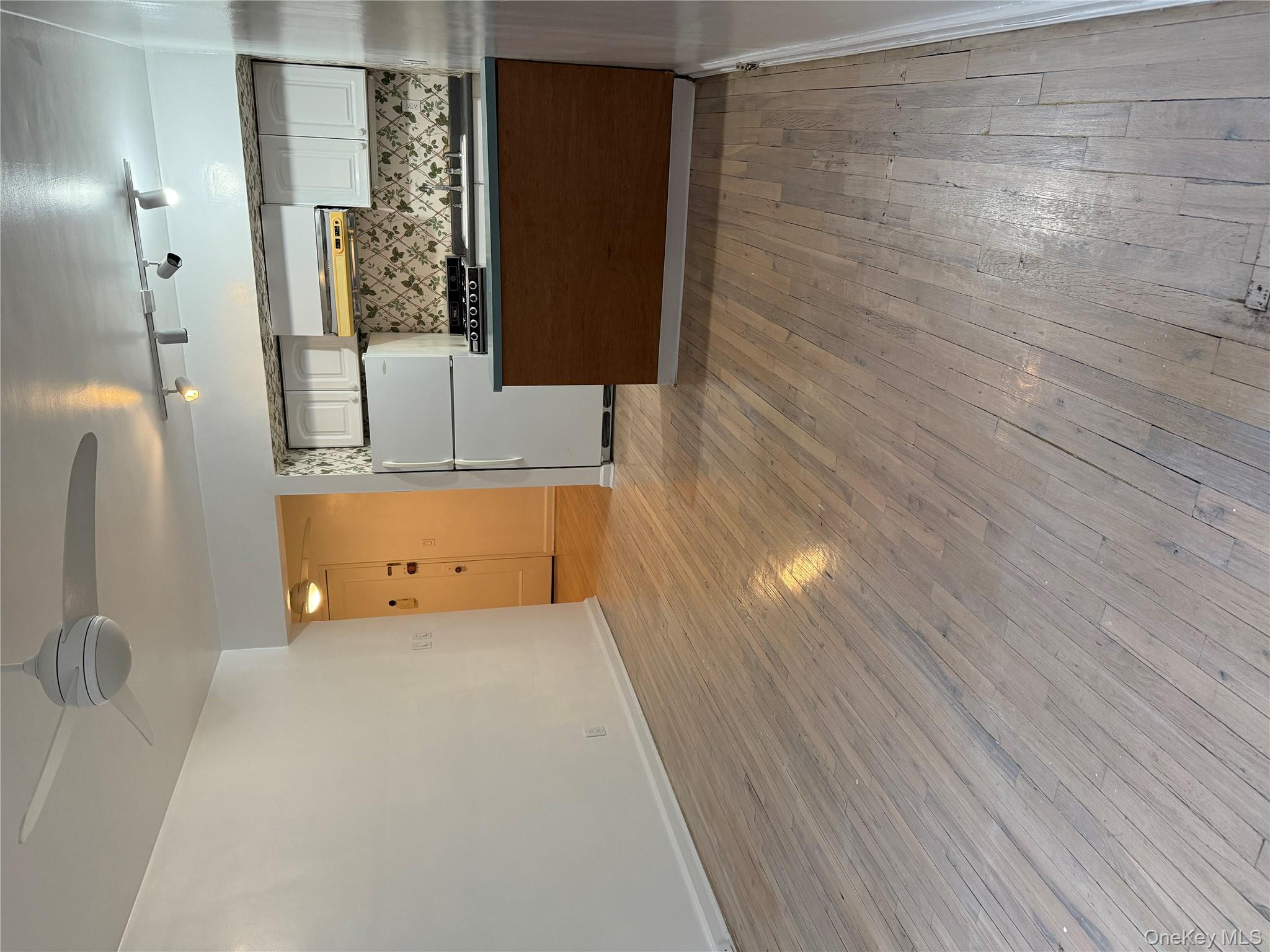 #6 photo, 15 Canterbury Road, Great Neck , NY 11021