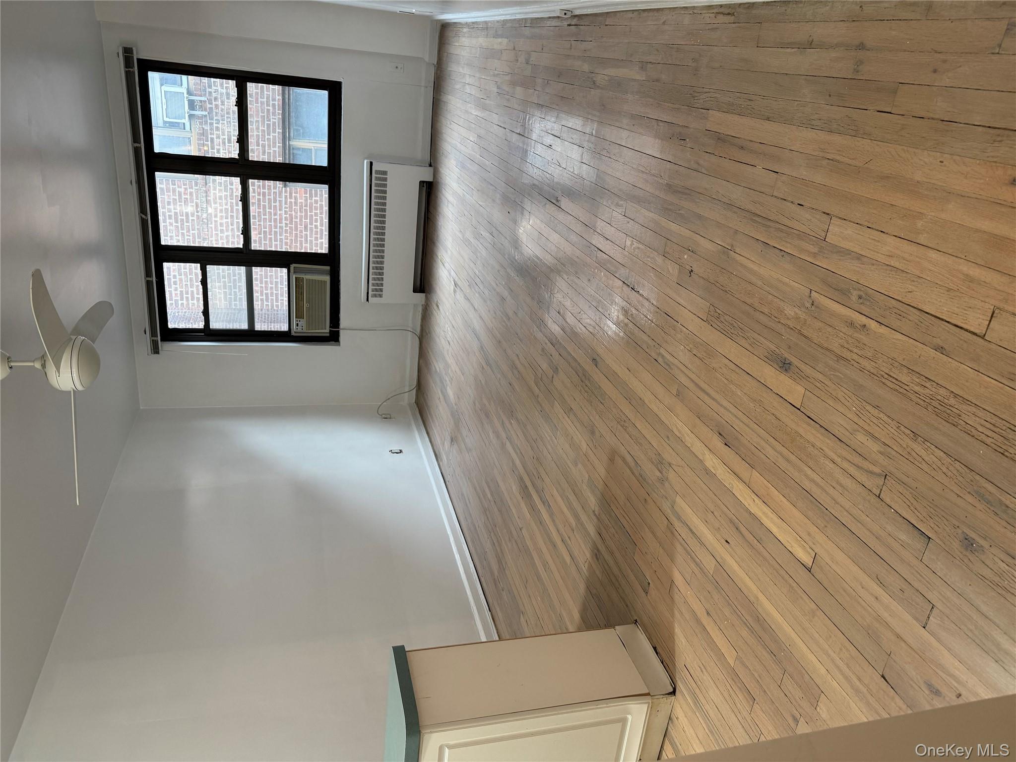 #7 photo, 15 Canterbury Road, Great Neck , NY 11021