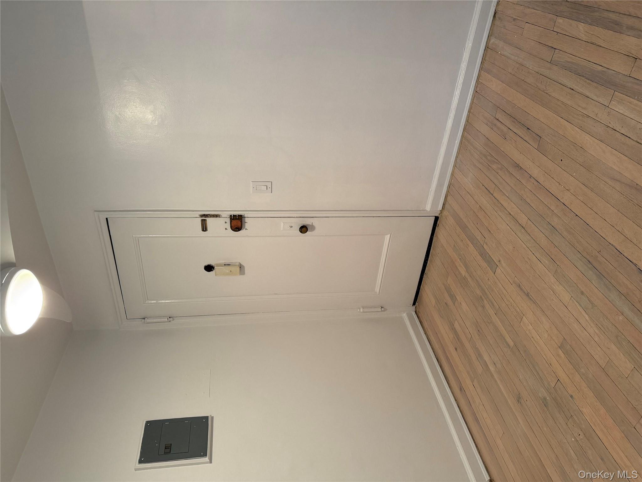 #8 photo, 15 Canterbury Road, Great Neck , NY 11021