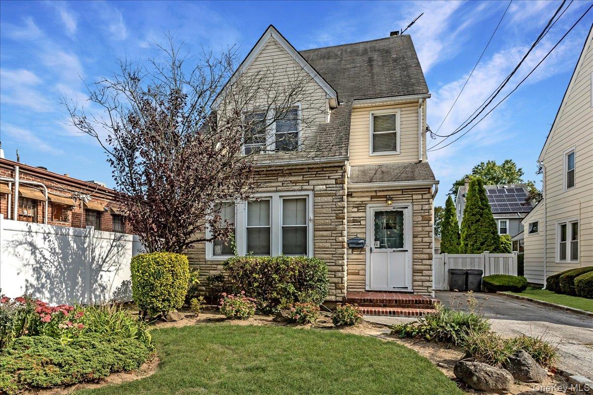 #1 photo, 90 Jackson Road, नासाउ काउंटी Valley Stream , NY 11581