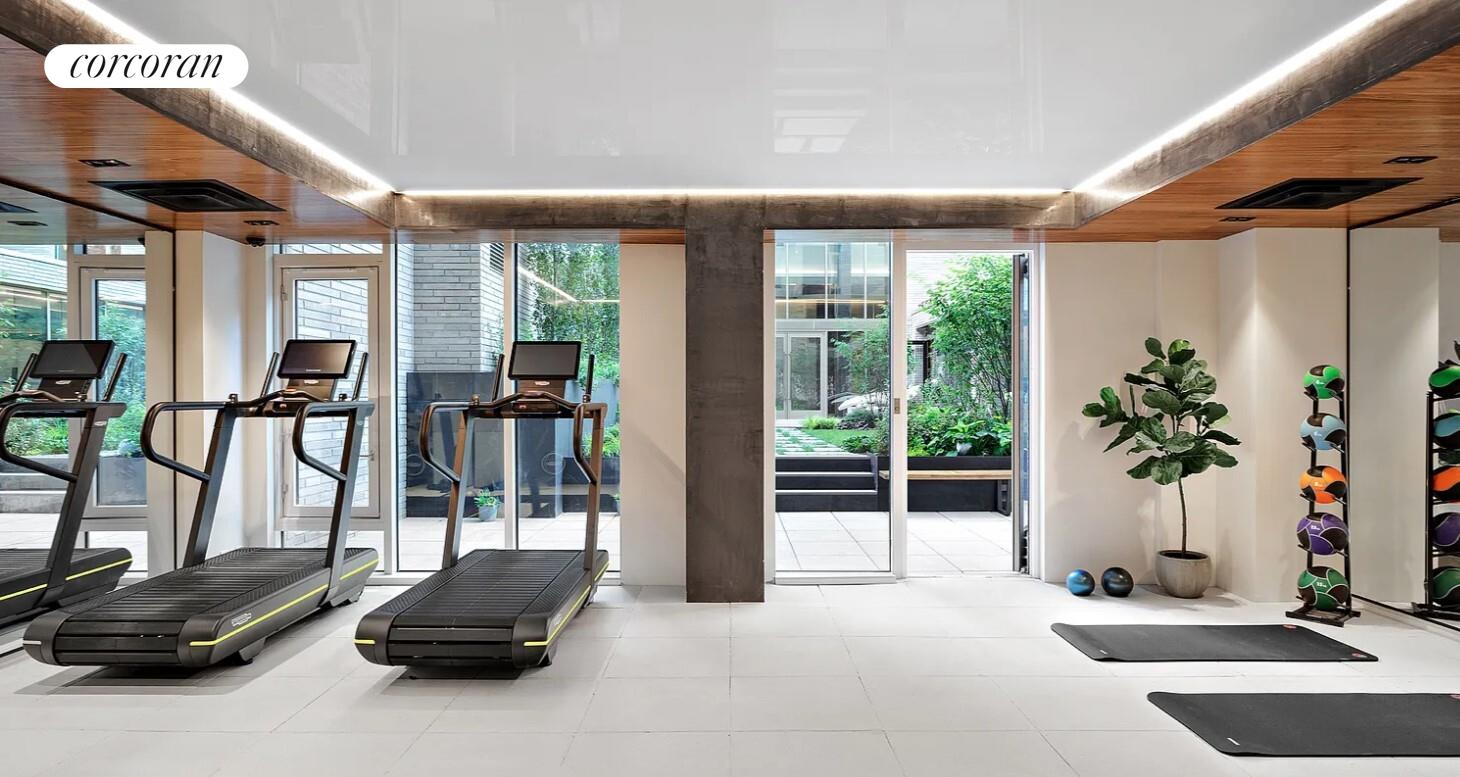 #14 photo, 505 W 43RD Street, マンハッタン Hells Kitchen , NY 10036