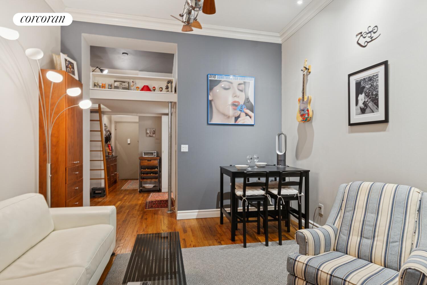 #3 photo, 23 WAVERLY Place, マンハッタン Greenwich Village , NY 10003