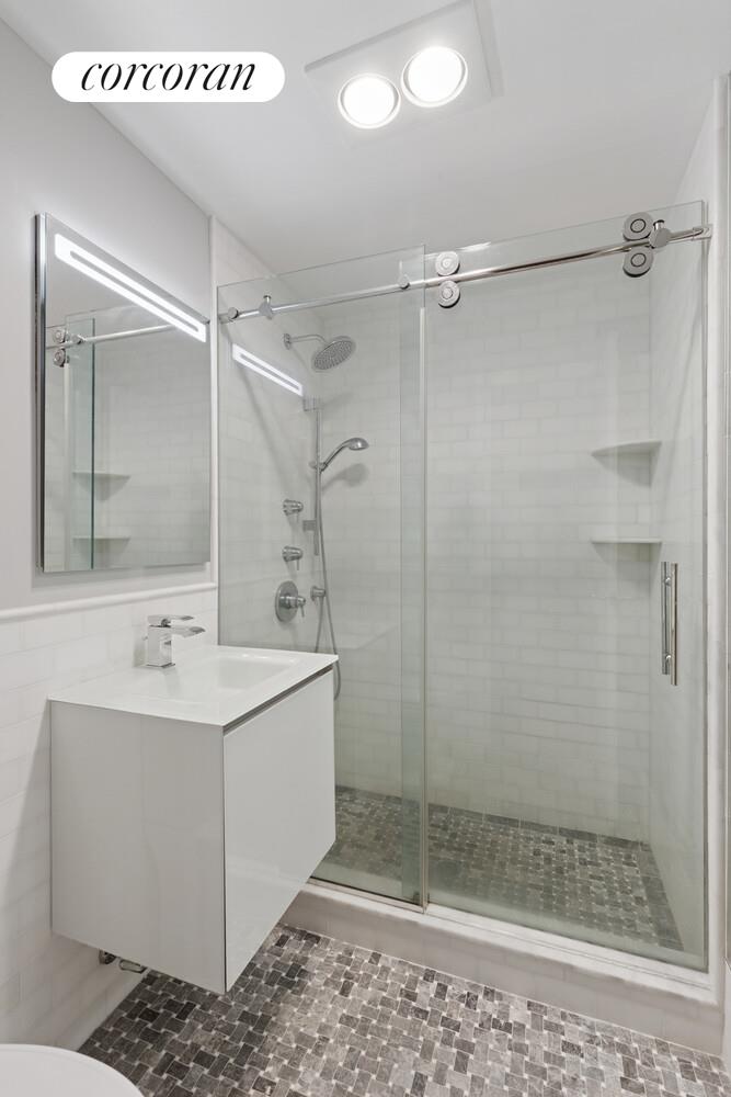 #5 photo, 23 WAVERLY Place, マンハッタン Greenwich Village , NY 10003