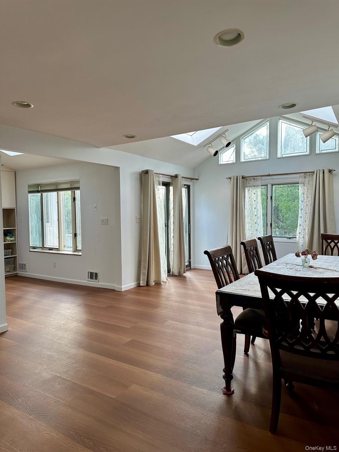 #3 photo, 23 CLINTON Lane, ナッソー郡 Jericho , NY 11753