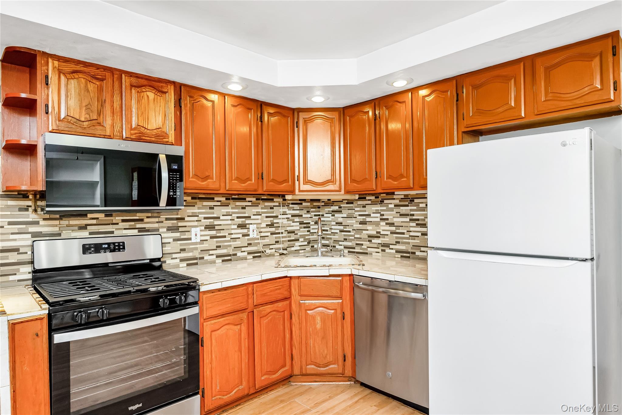 #5 photo, 38 Woodmont Place, Farmingville , NY 11738