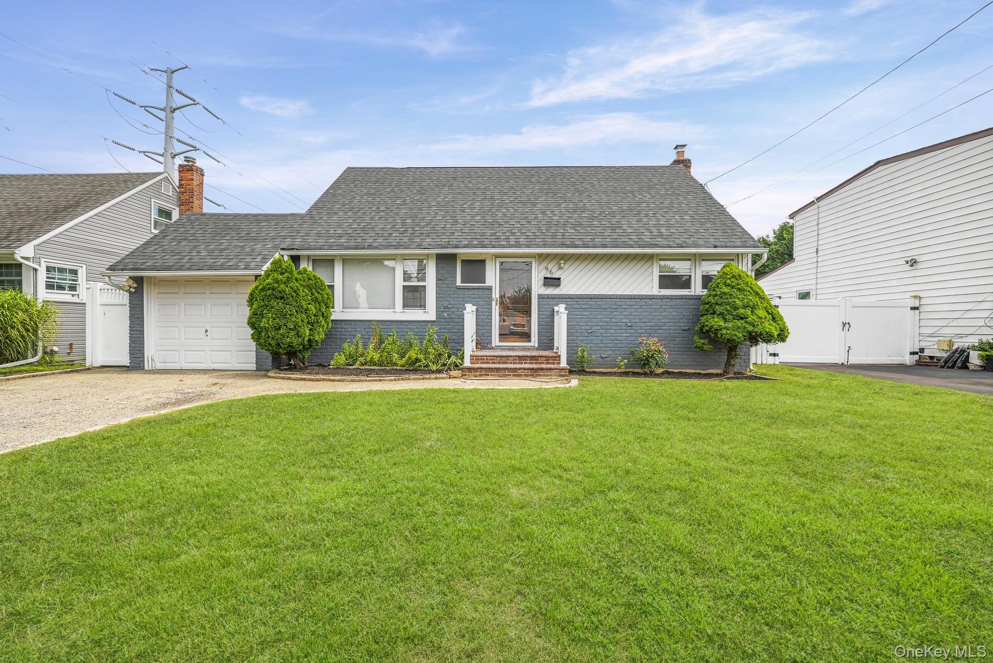 #2 photo, 96 S Windhorst Avenue, Bethpage , NY 11714