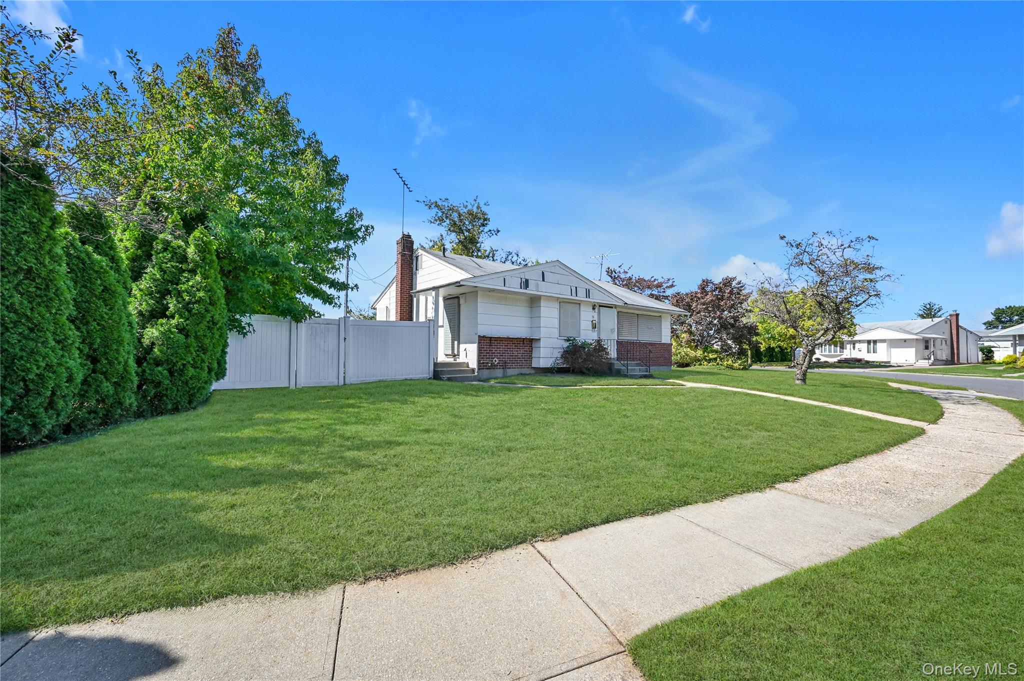 #16 photo, 58 Amherst Lane, Hicksville , NY 11801