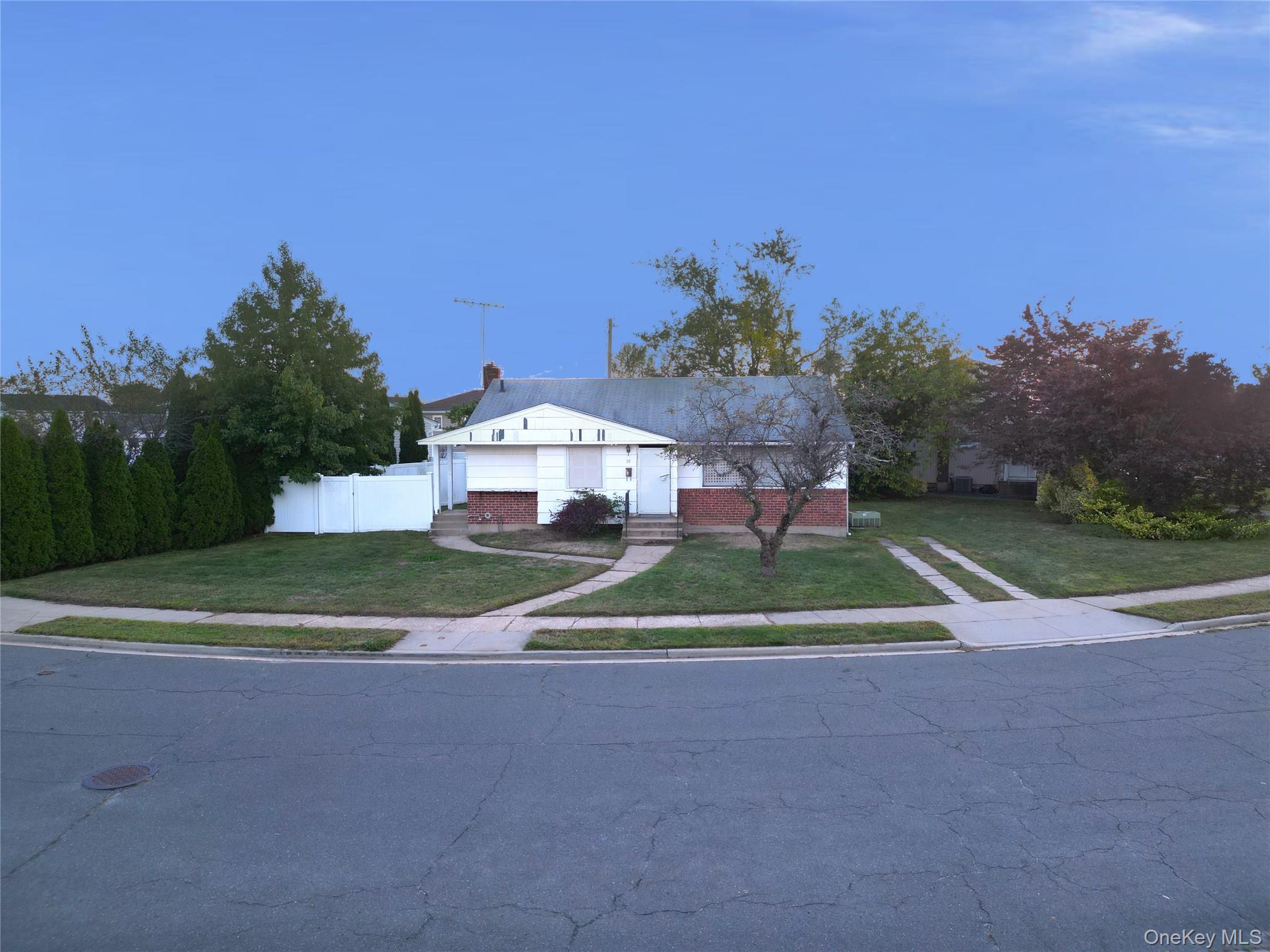 #20 photo, 58 Amherst Lane, Hicksville , NY 11801