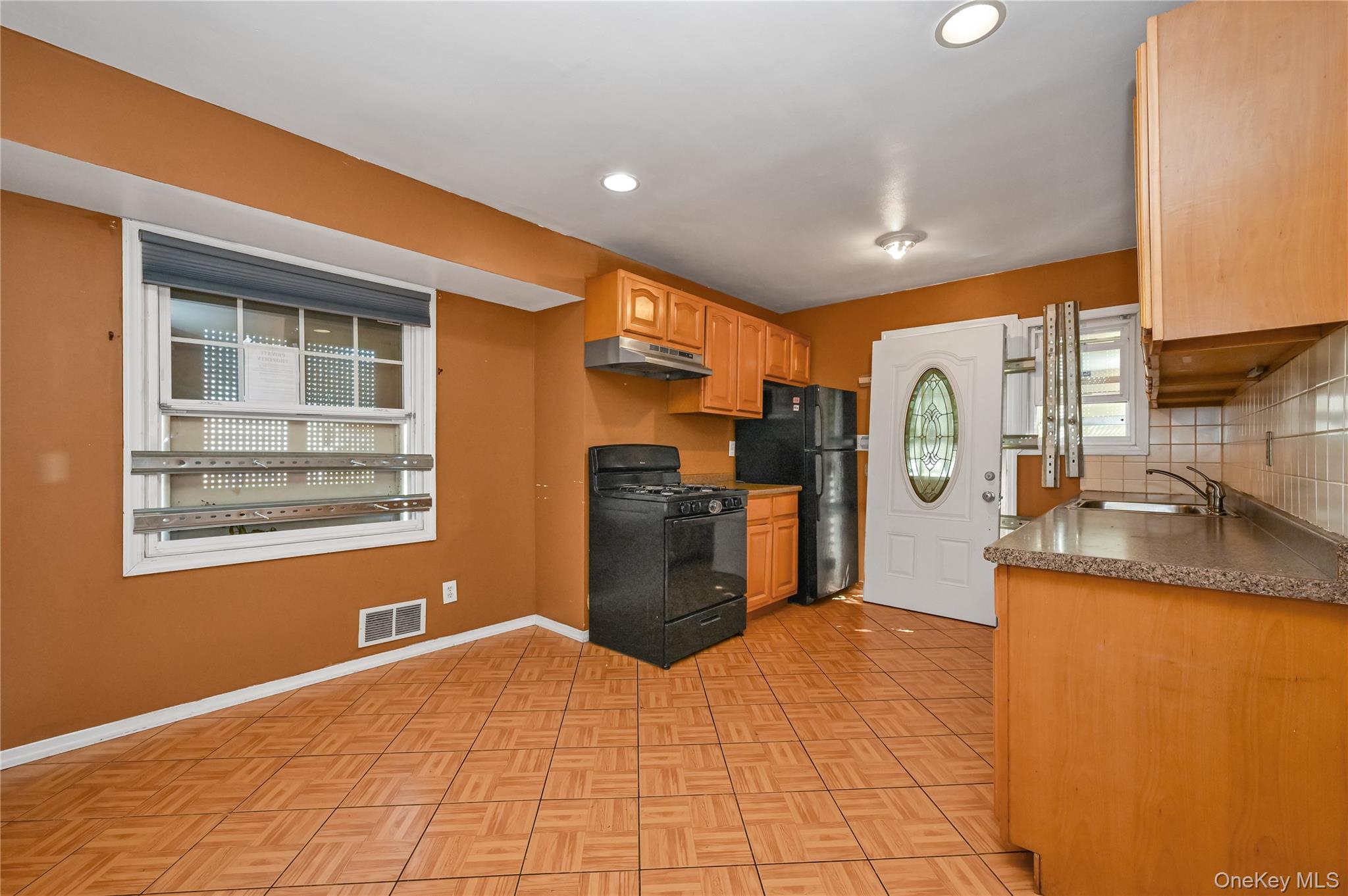 #6 photo, 58 Amherst Lane, Hicksville , NY 11801