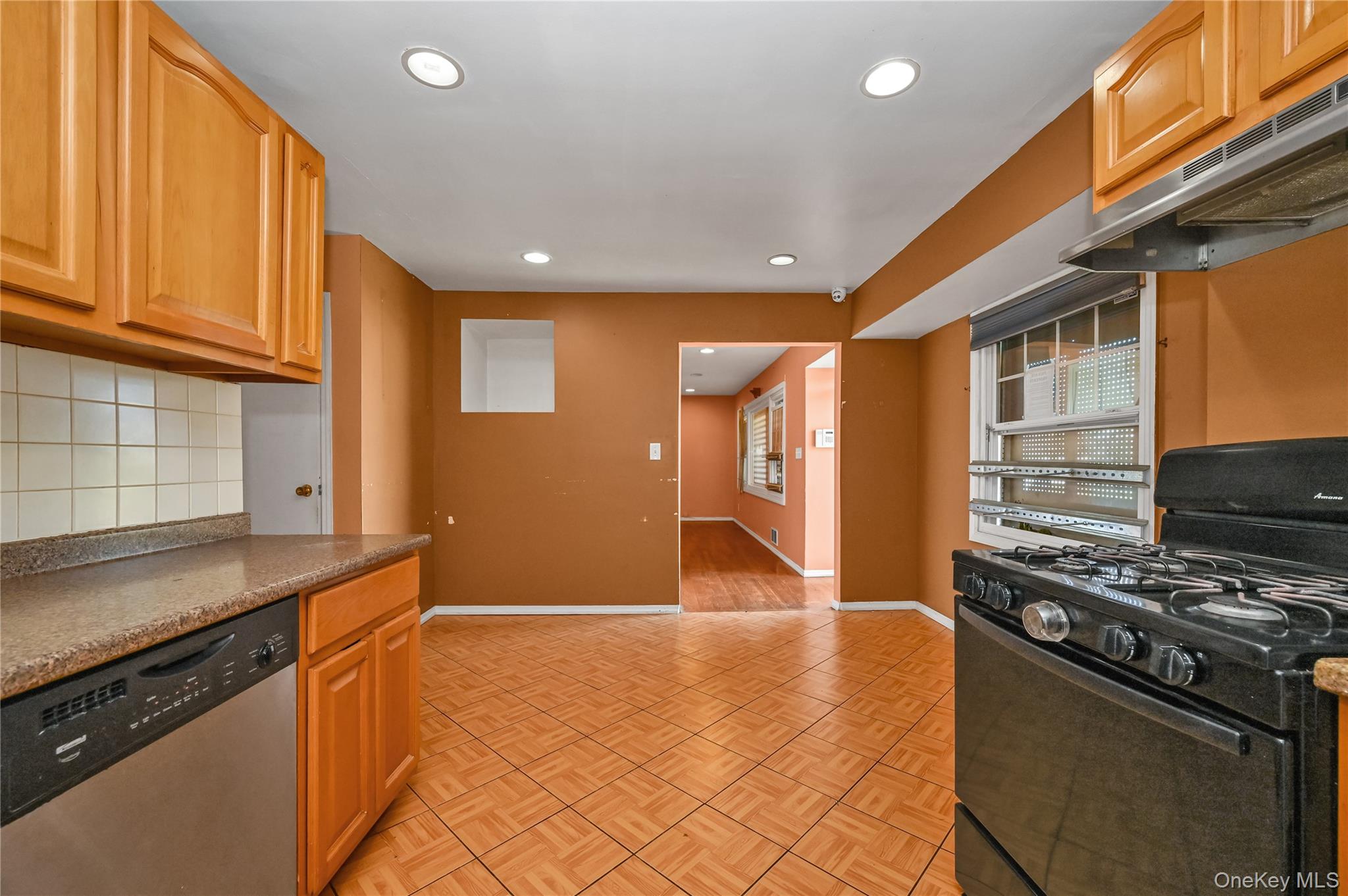 #7 photo, 58 Amherst Lane, Hicksville , NY 11801