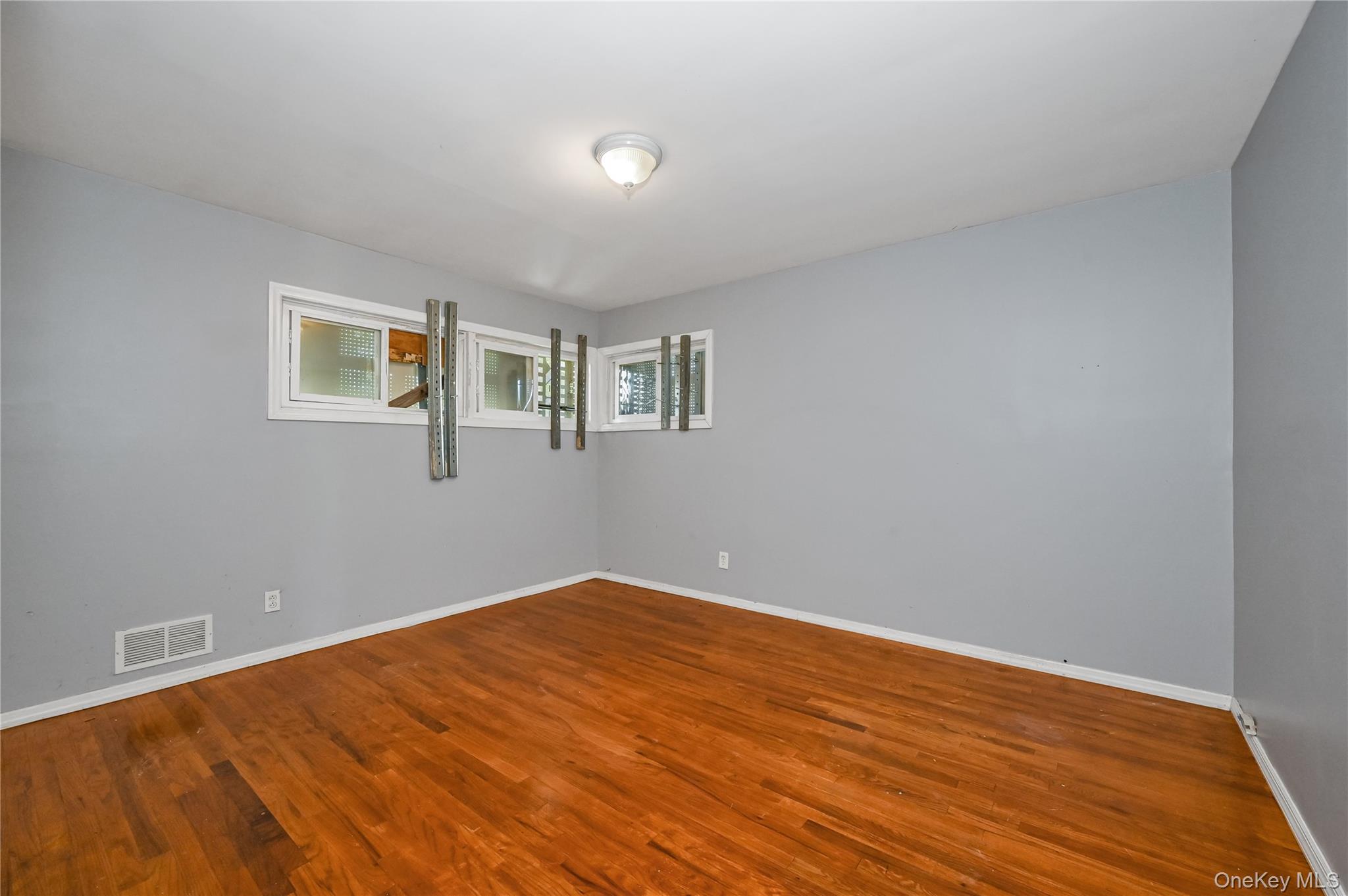 #8 photo, 58 Amherst Lane, Hicksville , NY 11801