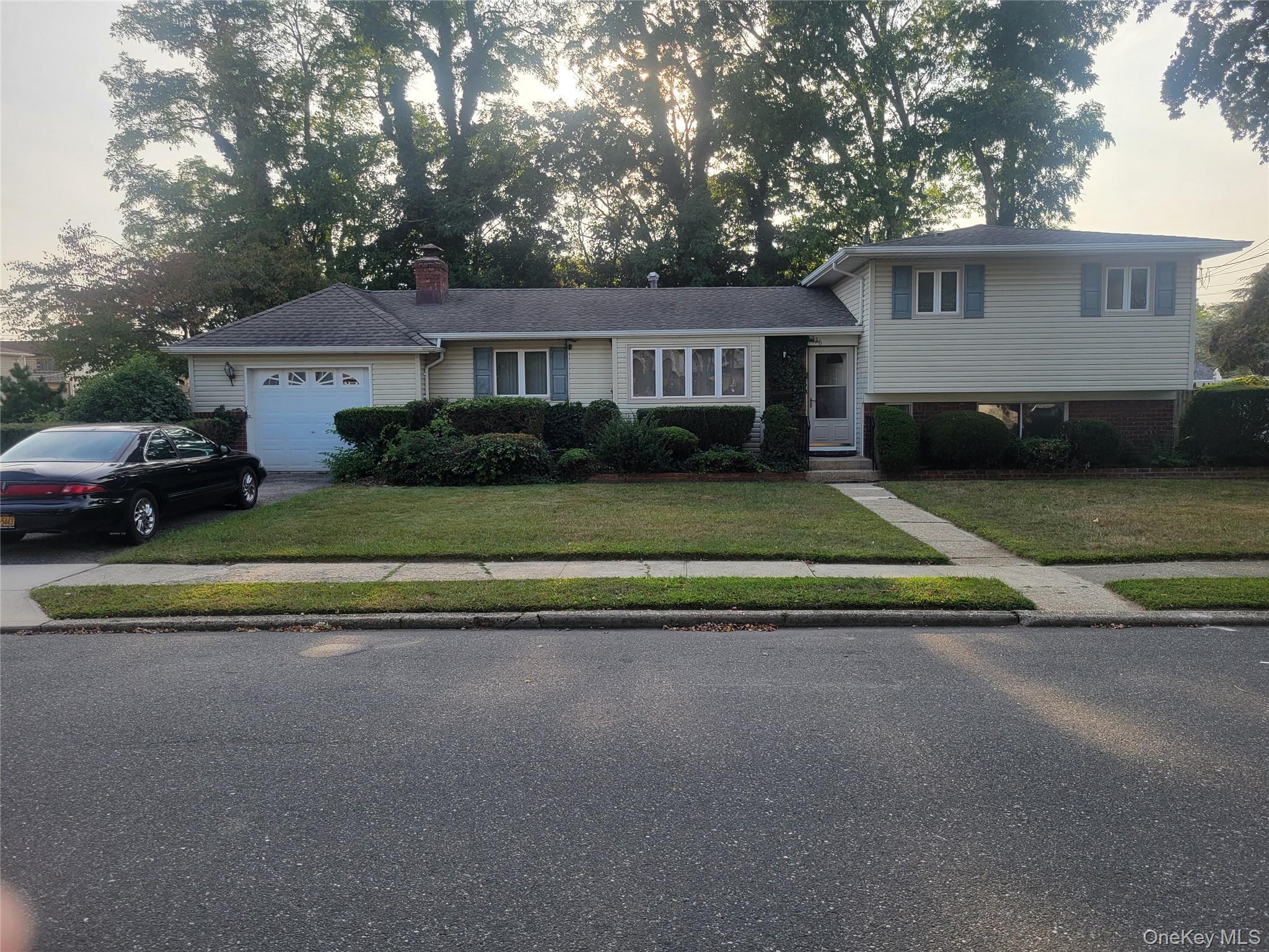 #1 photo, 336 W 15th Street, सफ़ोक काउंटी Deer Park , NY 11729