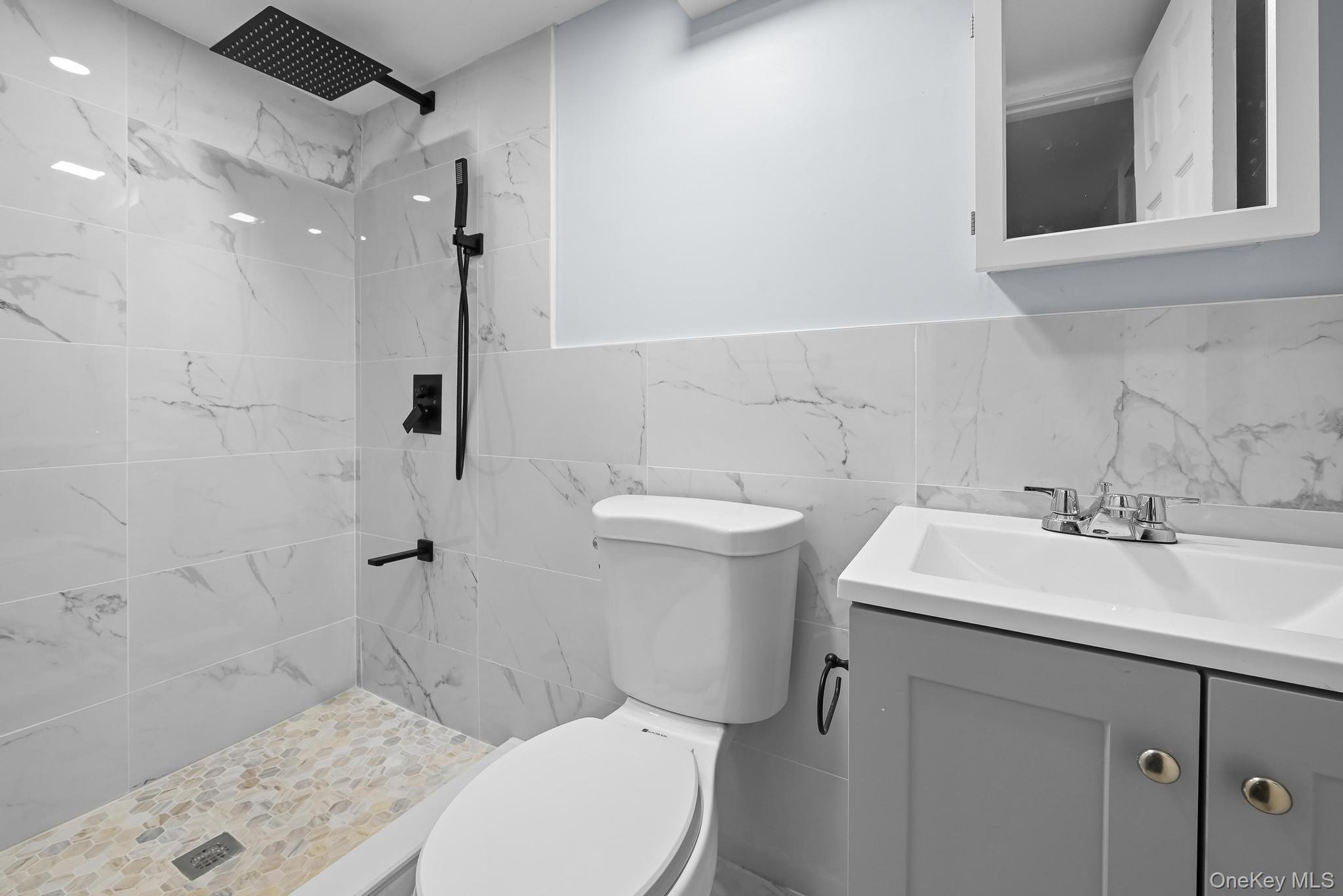 #16 photo, 90-04 24th Road, 뉴욕퀸즈 East Elmhurst , NY 11369