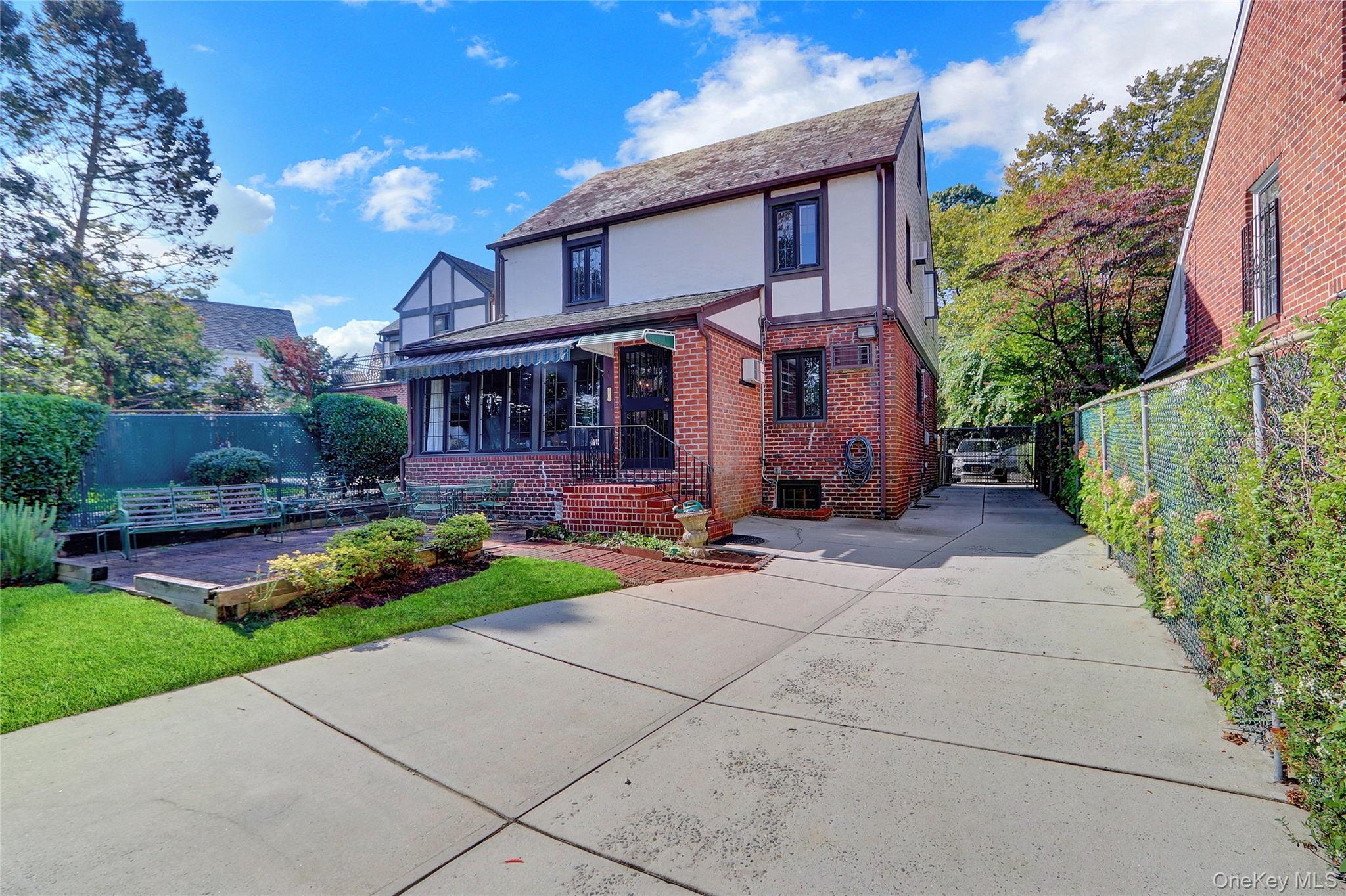 #19 photo, 85-31 Edgerton Boulevard, クイーンズ区 Jamaica Estates , NY 11432