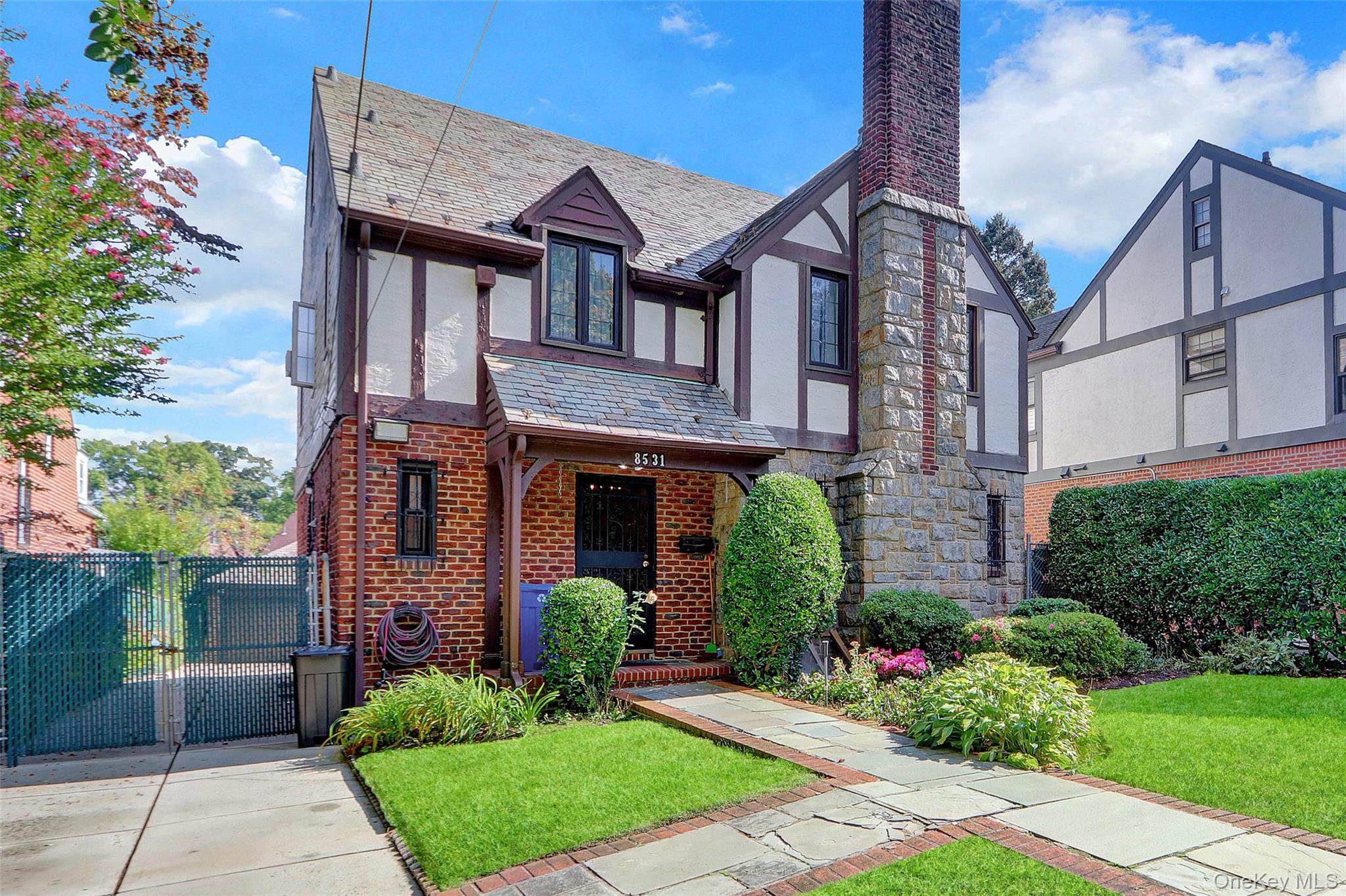 #2 photo, 85-31 Edgerton Boulevard, クイーンズ区 Jamaica Estates , NY 11432