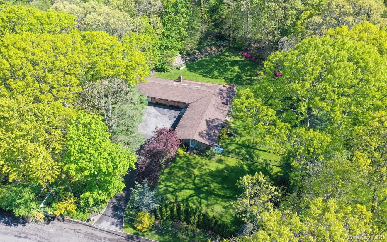 #1 photo, 20 Cherry Lane, स्योसेट Syosset , NY 11791