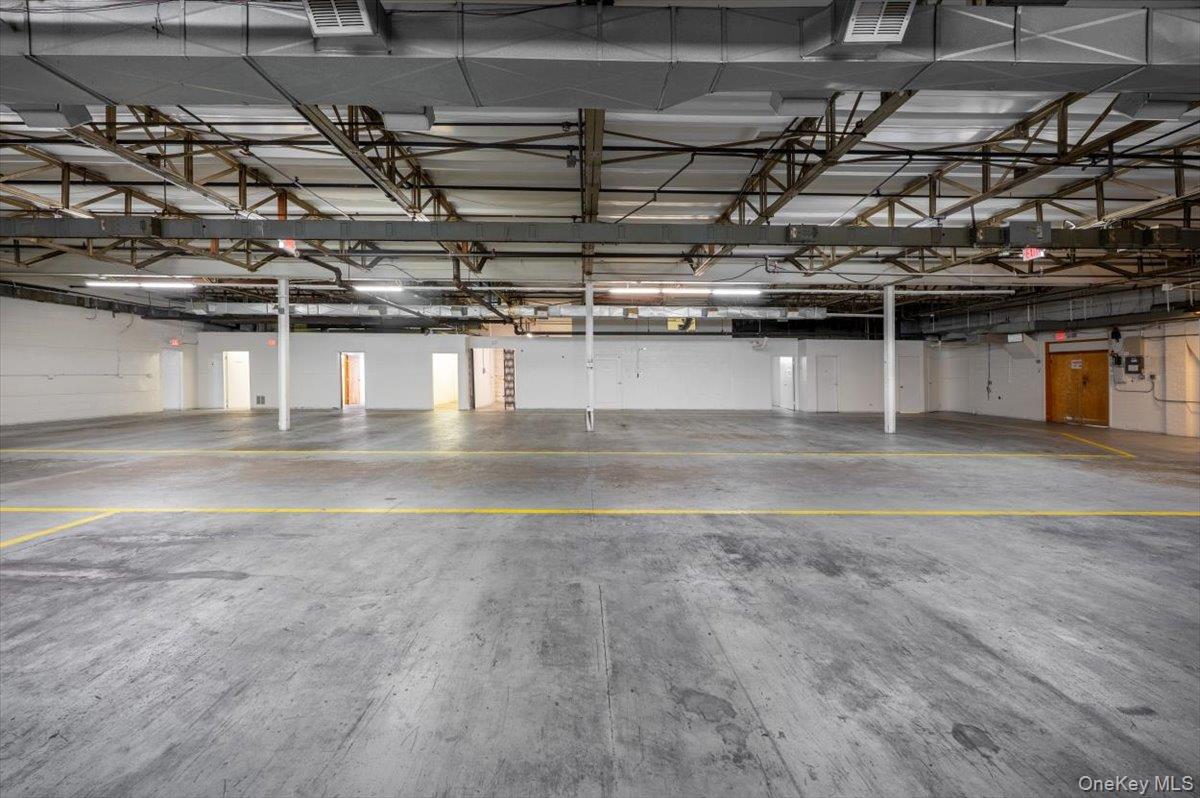 #11 photo, 36 Sylvester Street, ナッソー郡 Westbury , NY 11590