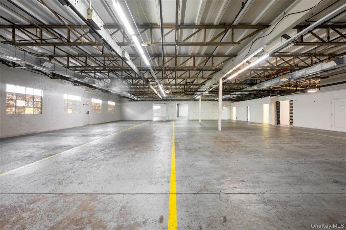 #13 photo, 36 Sylvester Street, ナッソー郡 Westbury , NY 11590