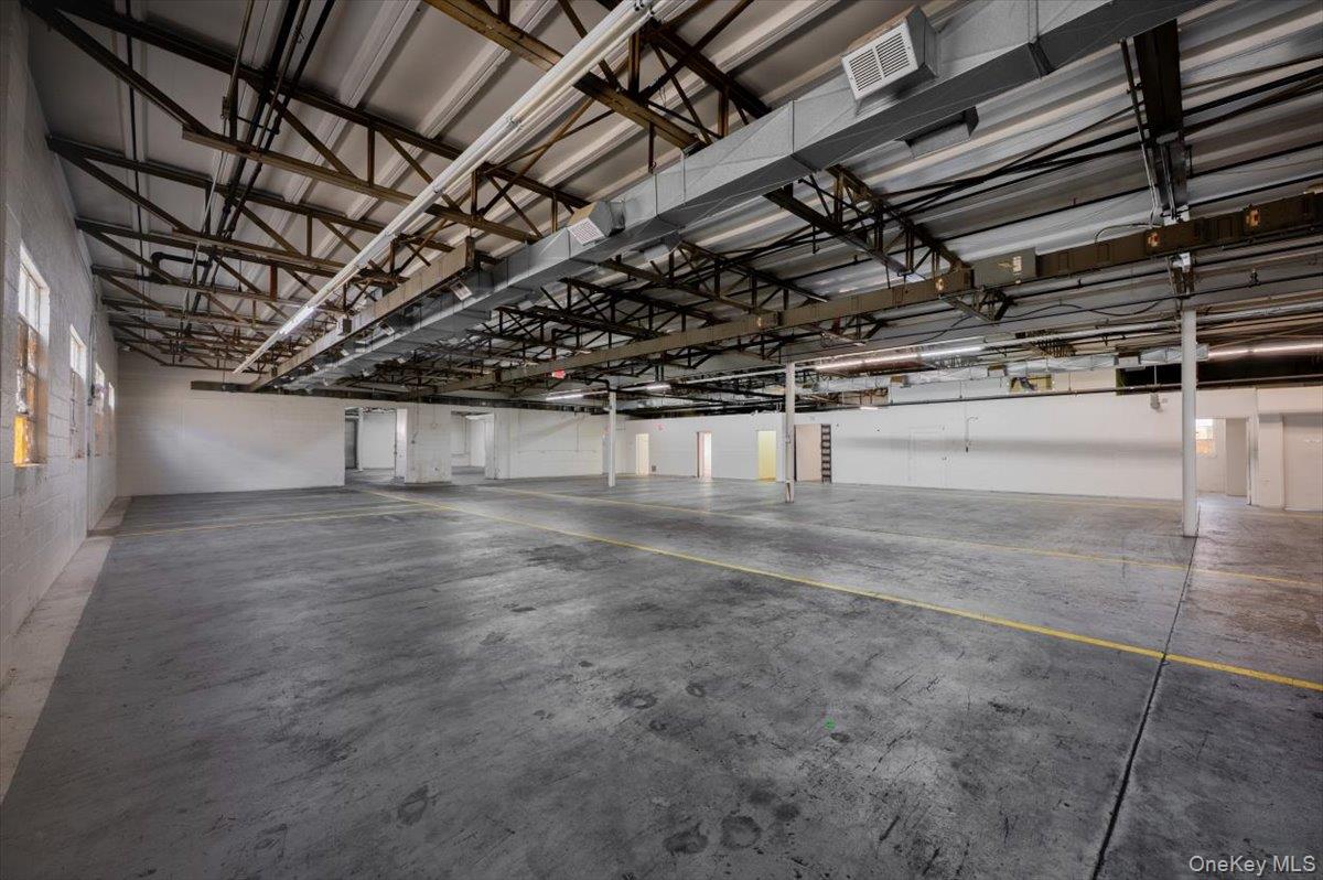 #14 photo, 36 Sylvester Street, ナッソー郡 Westbury , NY 11590