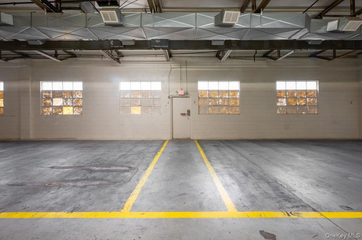 #15 photo, 36 Sylvester Street, ナッソー郡 Westbury , NY 11590