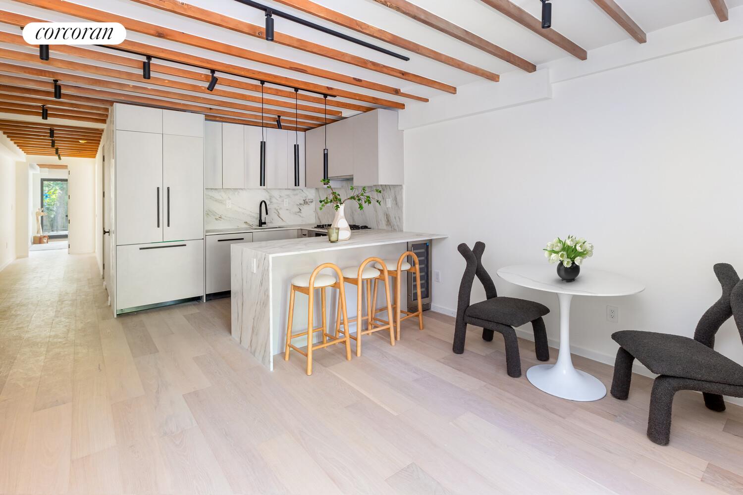 #3 photo, 974 BERGEN Street, ブルックリン区 Crown Heights , NY 11216