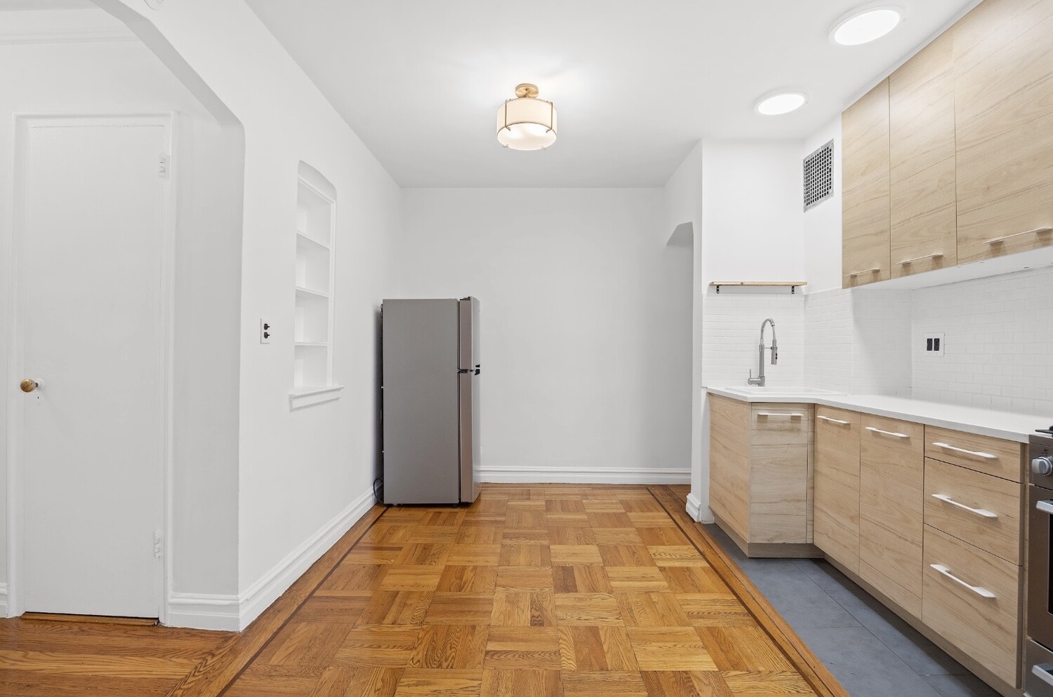 #16 photo, 860 GRAND CONCOURSE, Concourse Village , NY 10451