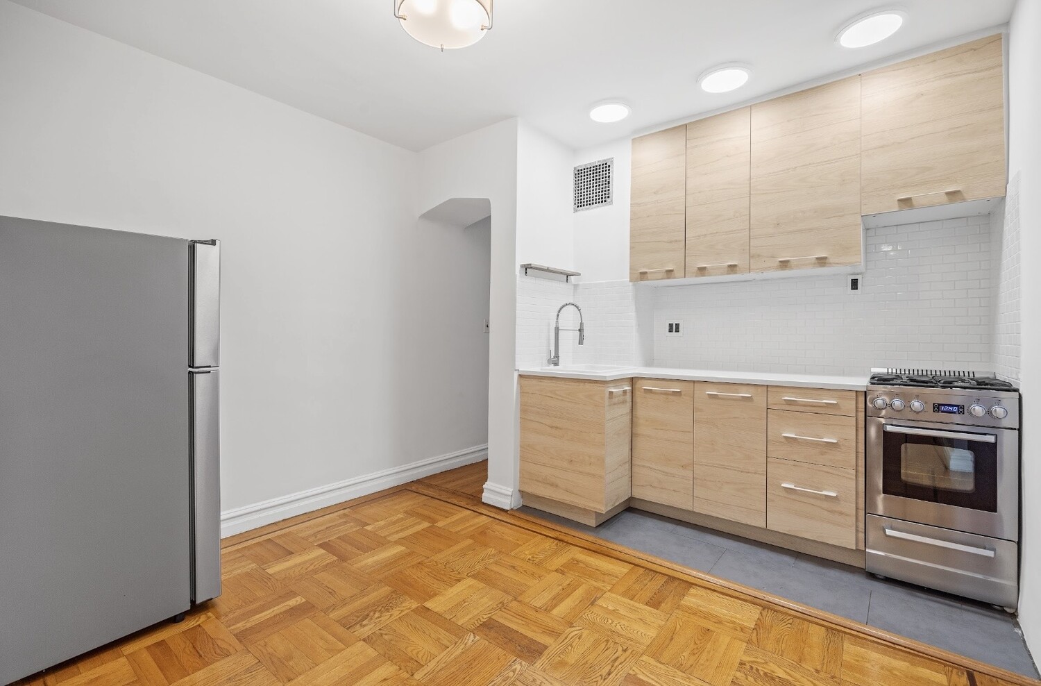 #3 photo, 860 GRAND CONCOURSE, Concourse Village , NY 10451