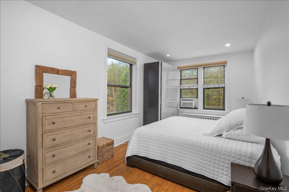 #12 photo, 11 Alden Road, Larchmont , NY 10538