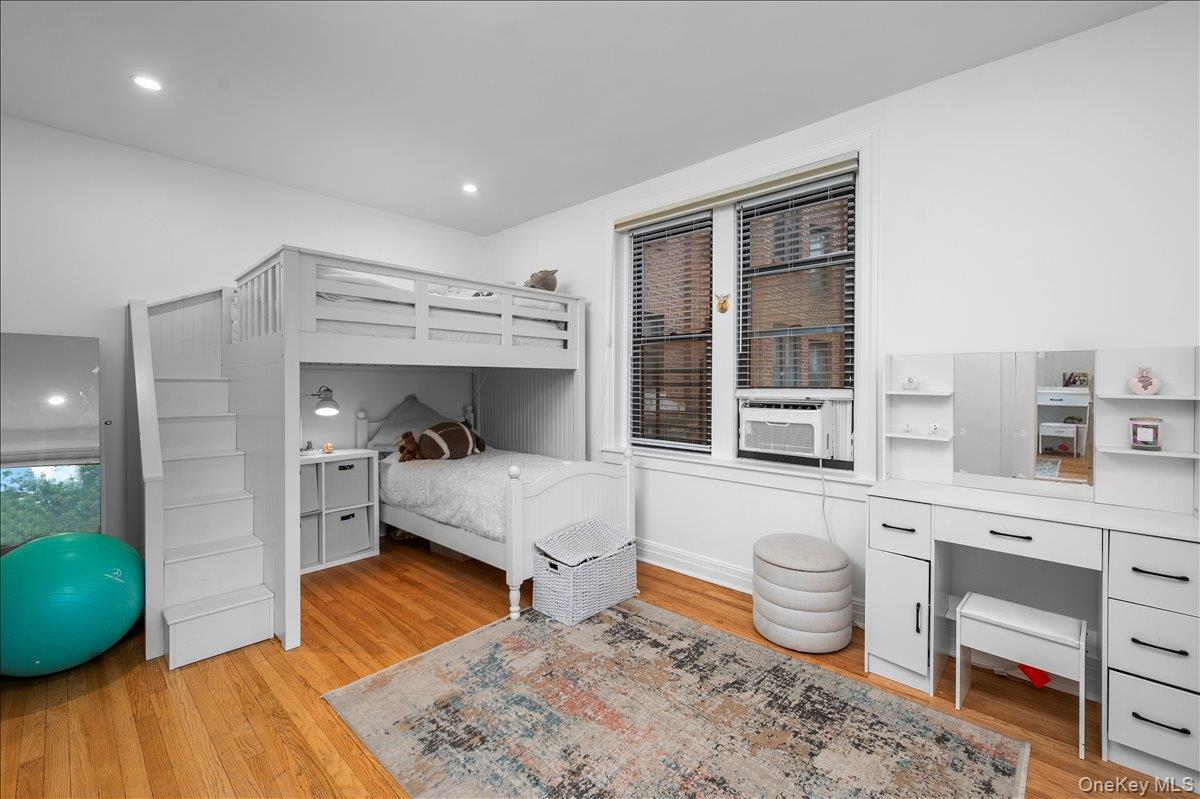 #13 photo, 11 Alden Road, Larchmont , NY 10538