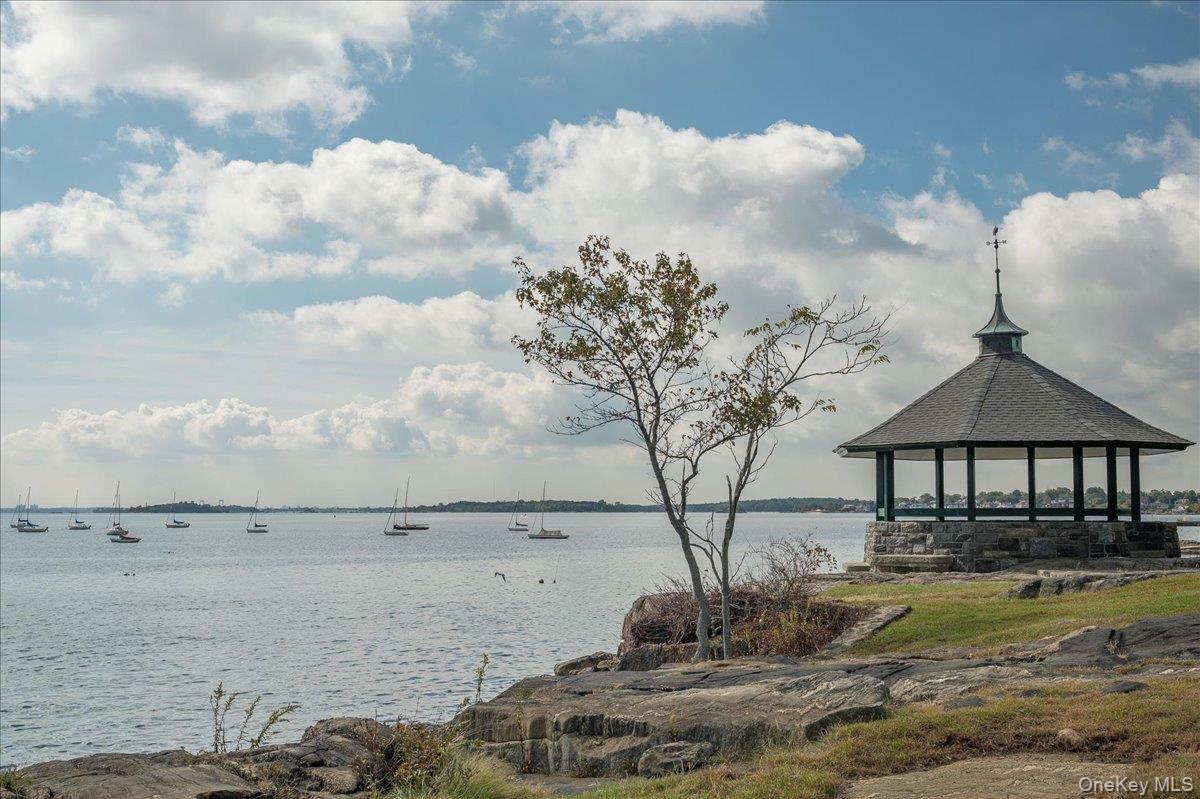 #19 photo, 11 Alden Road, Larchmont , NY 10538