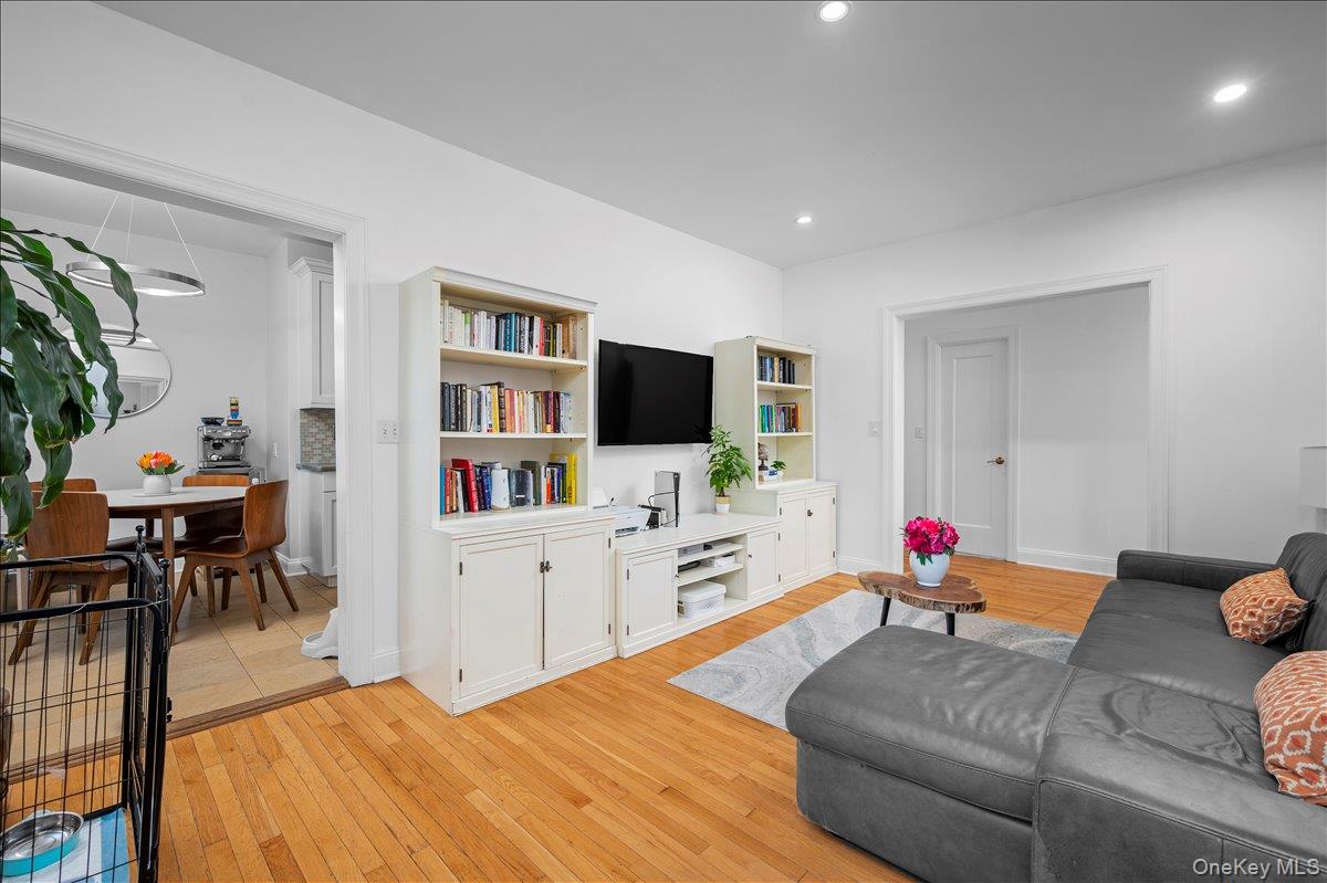 #6 photo, 11 Alden Road, Larchmont , NY 10538