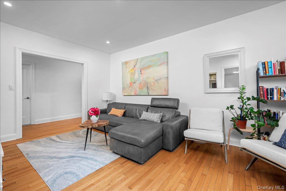 #8 photo, 11 Alden Road, Larchmont , NY 10538